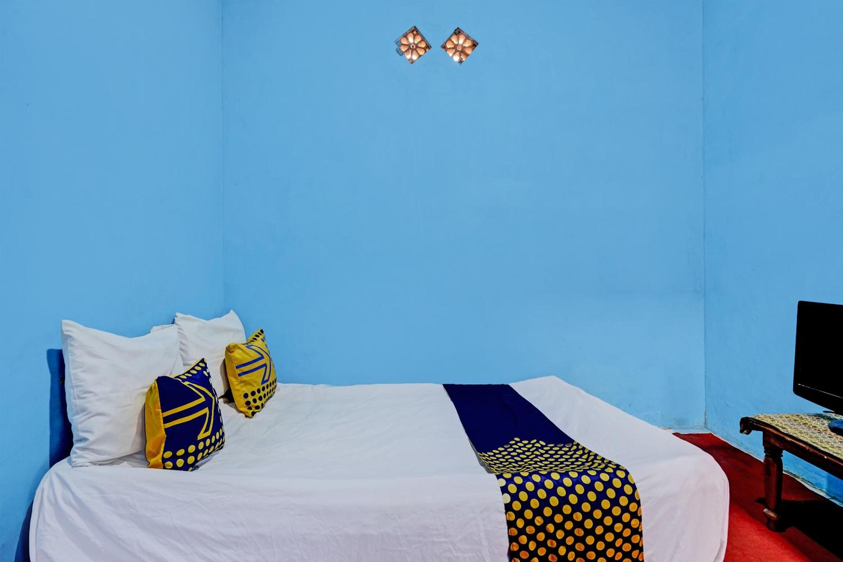 Budget Double Room - Photo 4