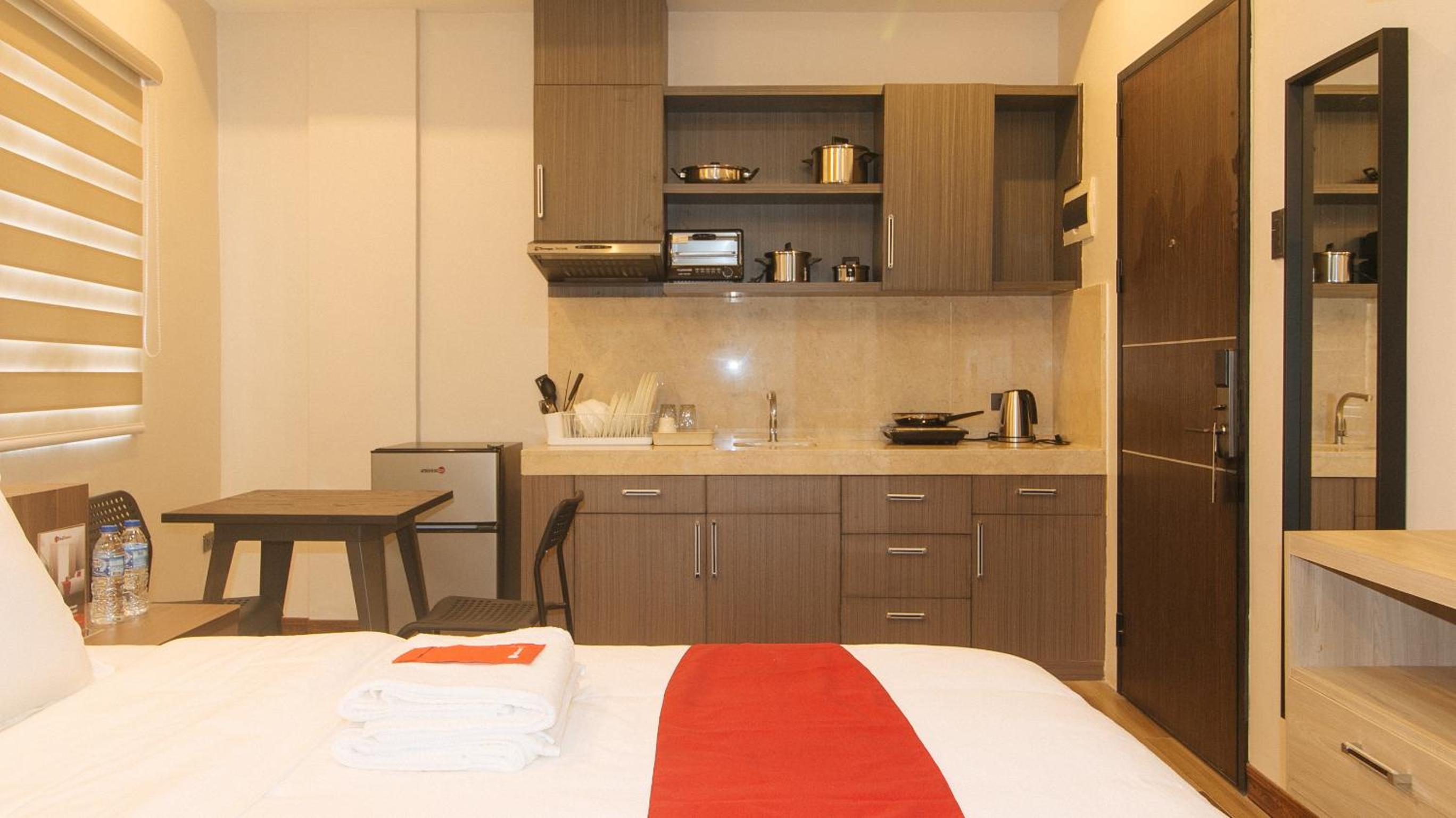 Standard Double Room - Photo 9