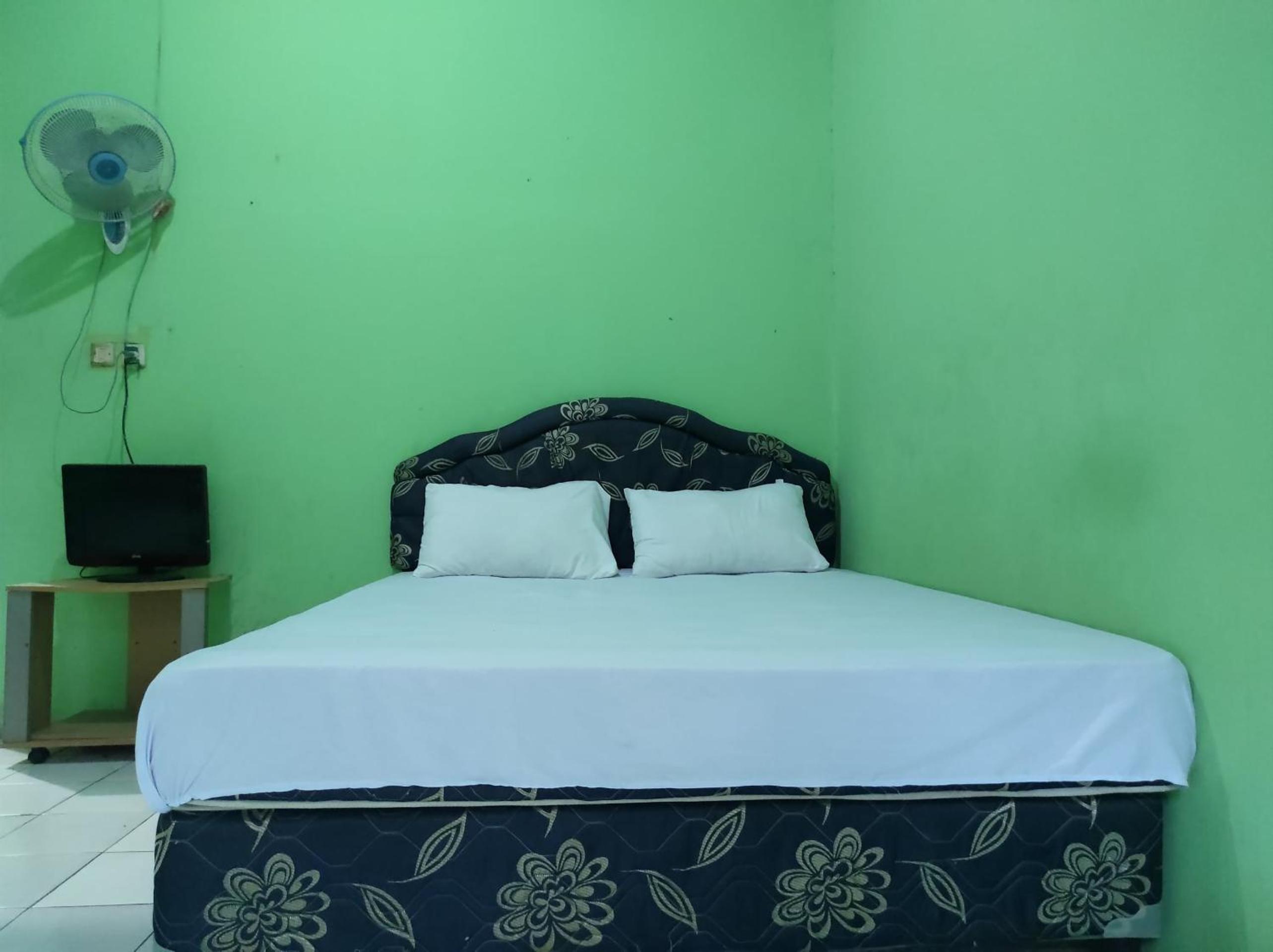 Standard Double Room - Photo 8