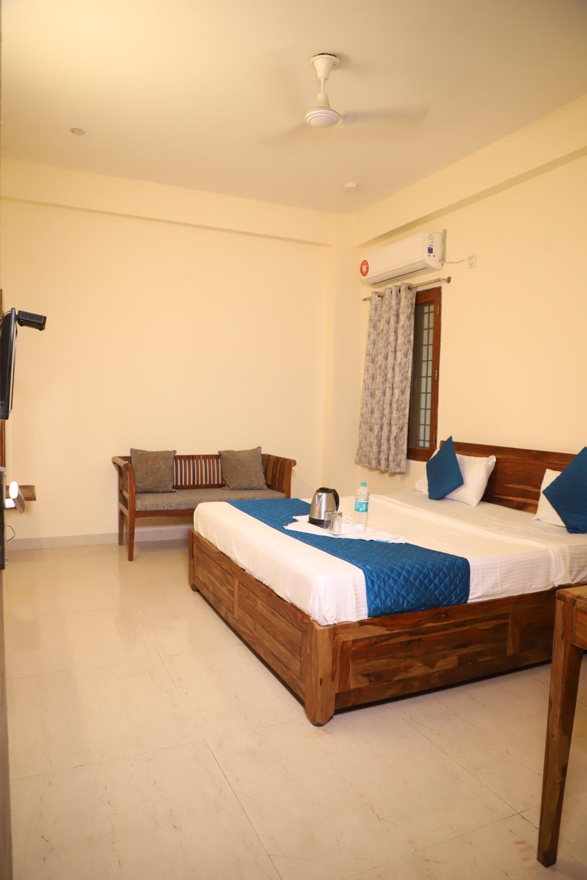 Deluxe Double Room - Photo 8