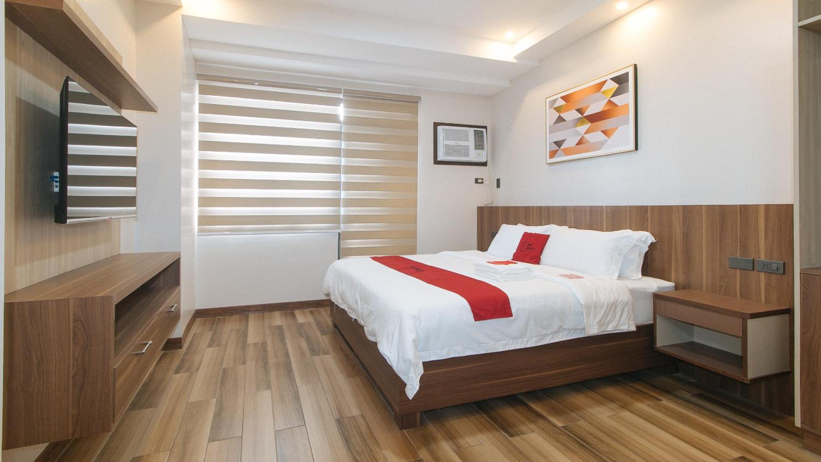 Deluxe King Room - Photo 1