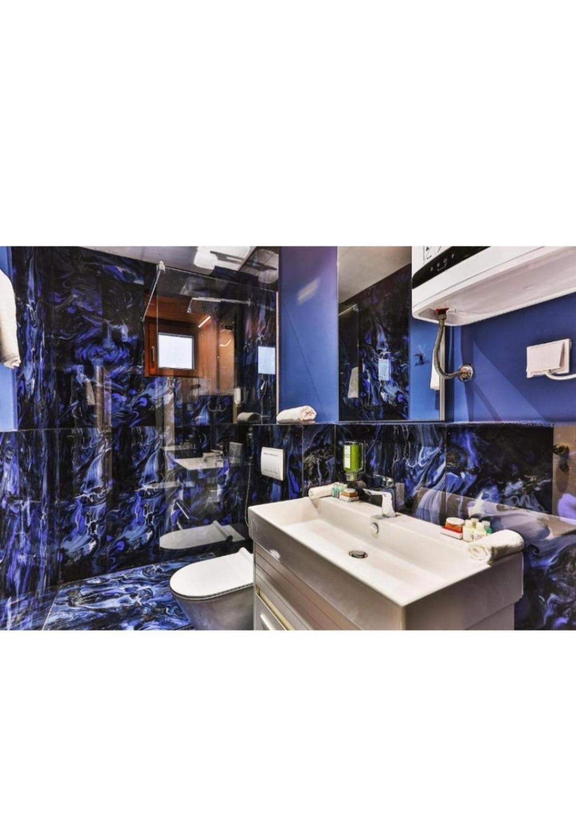 Double Room with Extra Bed photo 2