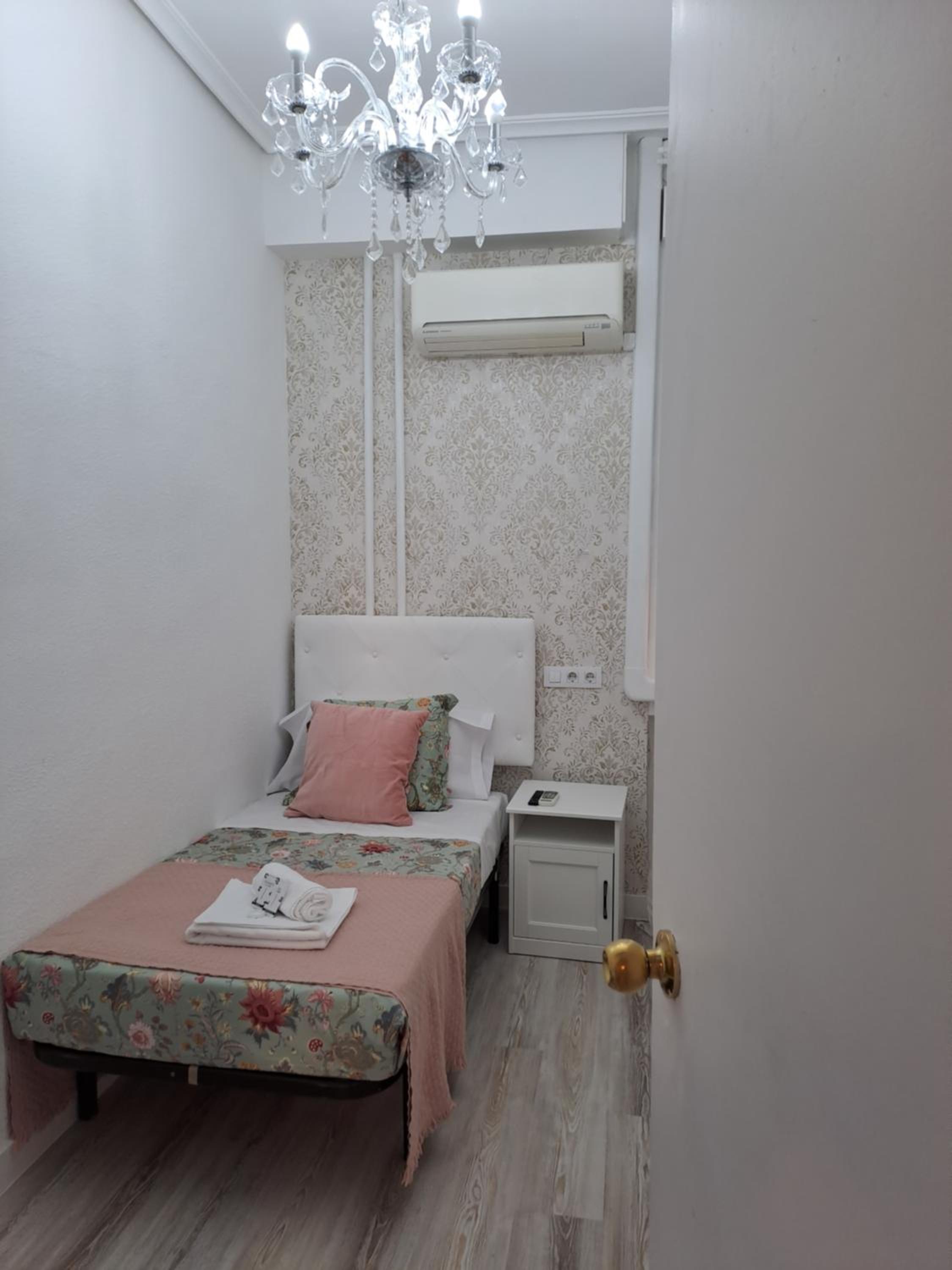 Single Room photo 3