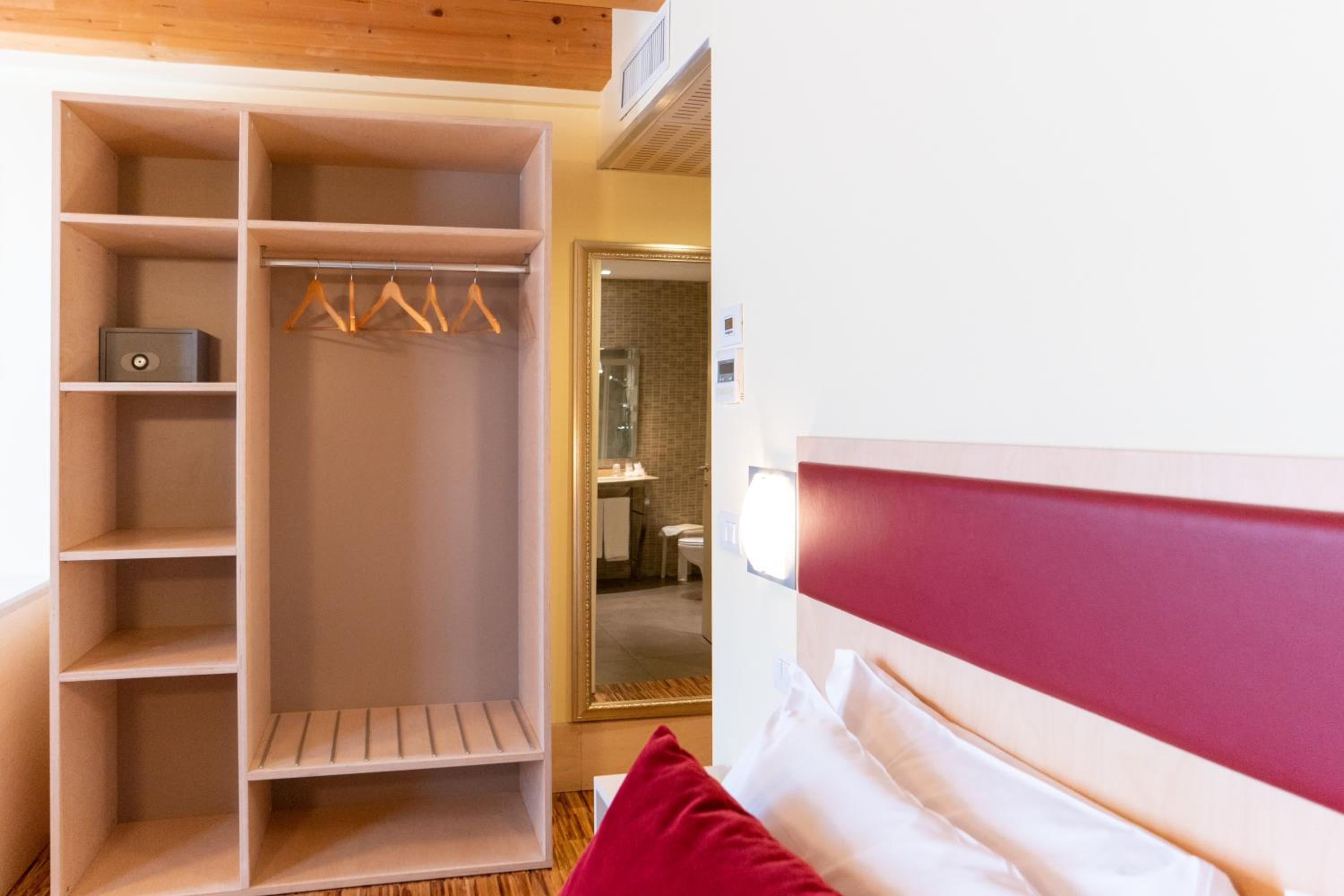 Deluxe Single Room photo 3