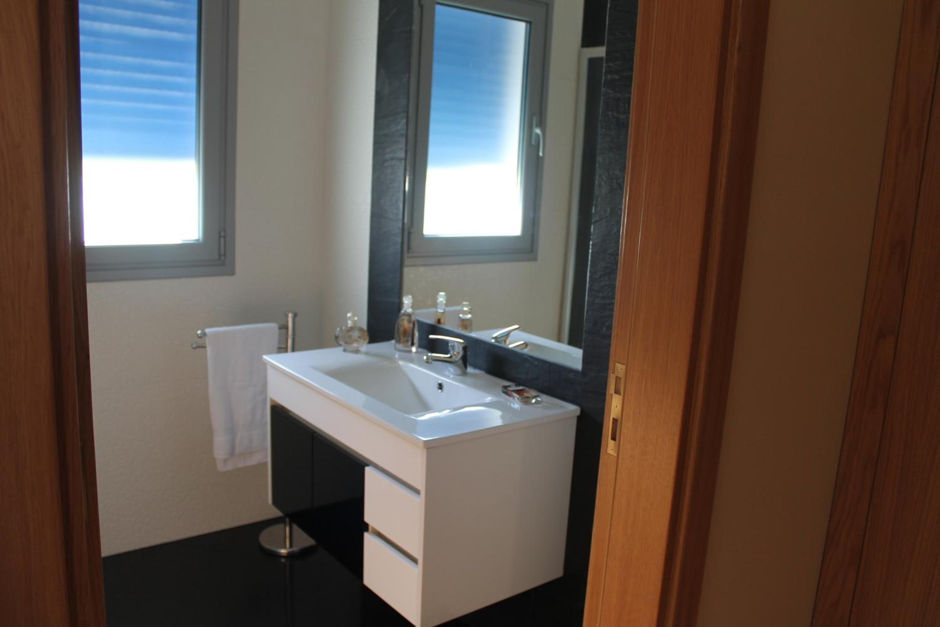 Double Room with Balcony - Photo 3