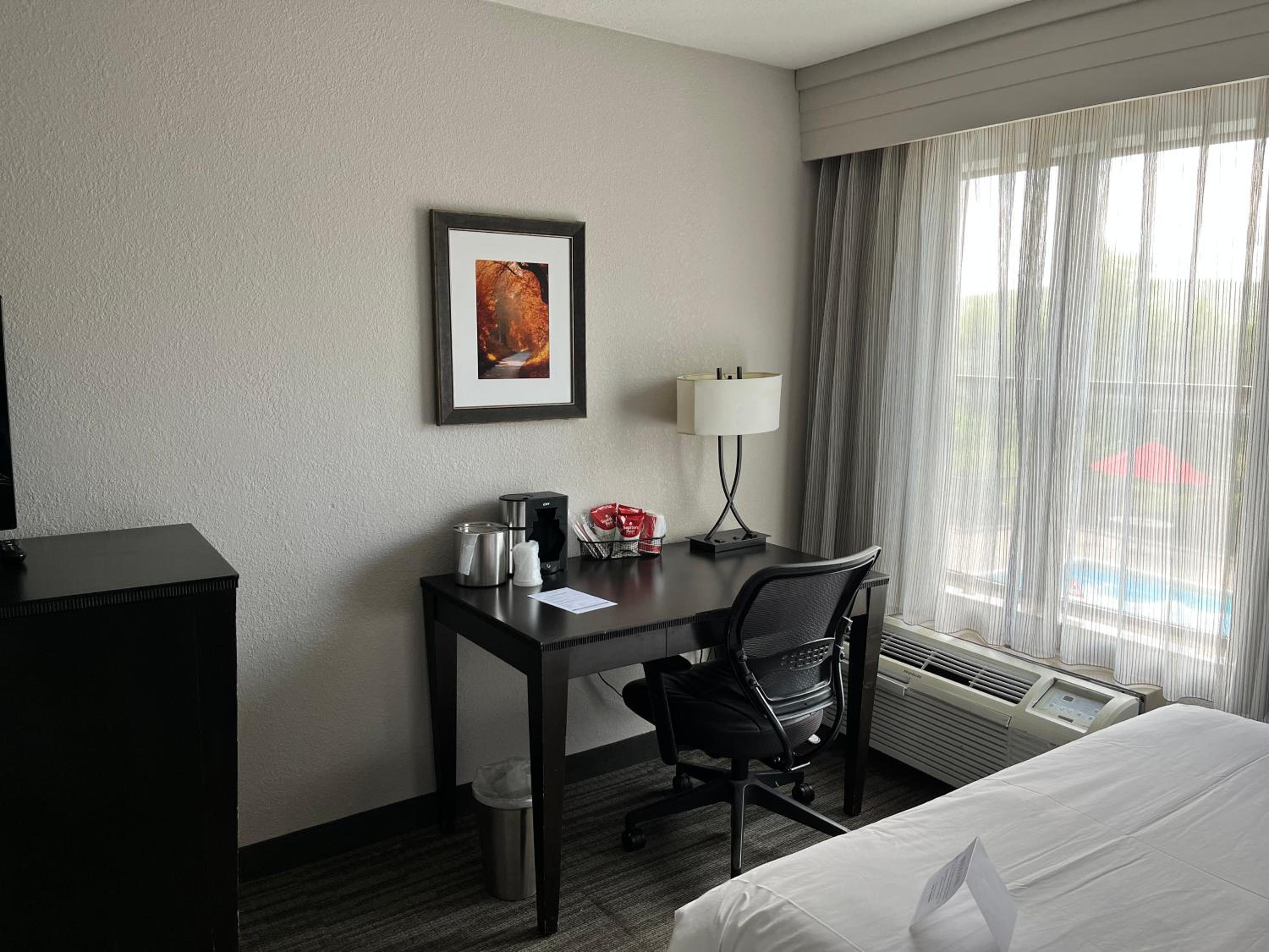 King Room with Roll-In Shower - Disability Access/Non Smoking - Photo 12