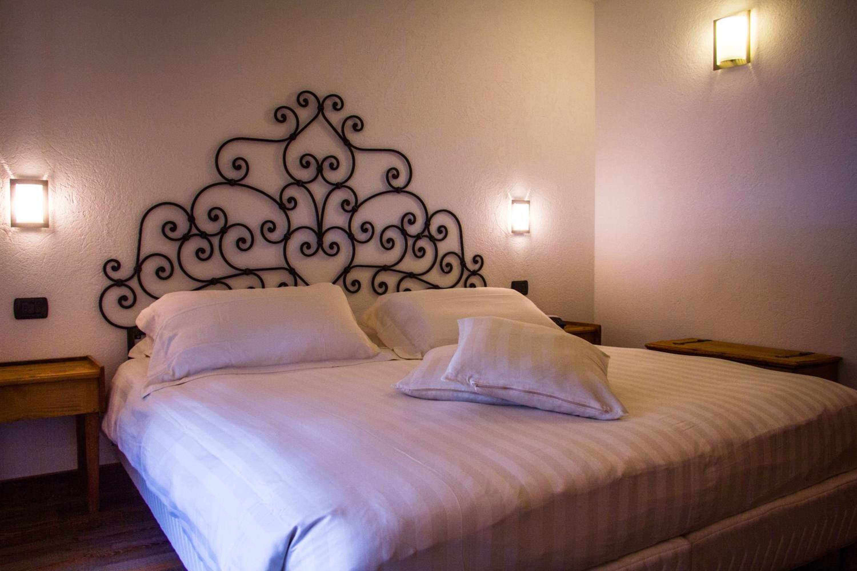 Double or Twin Room with Balcony - Photo 7