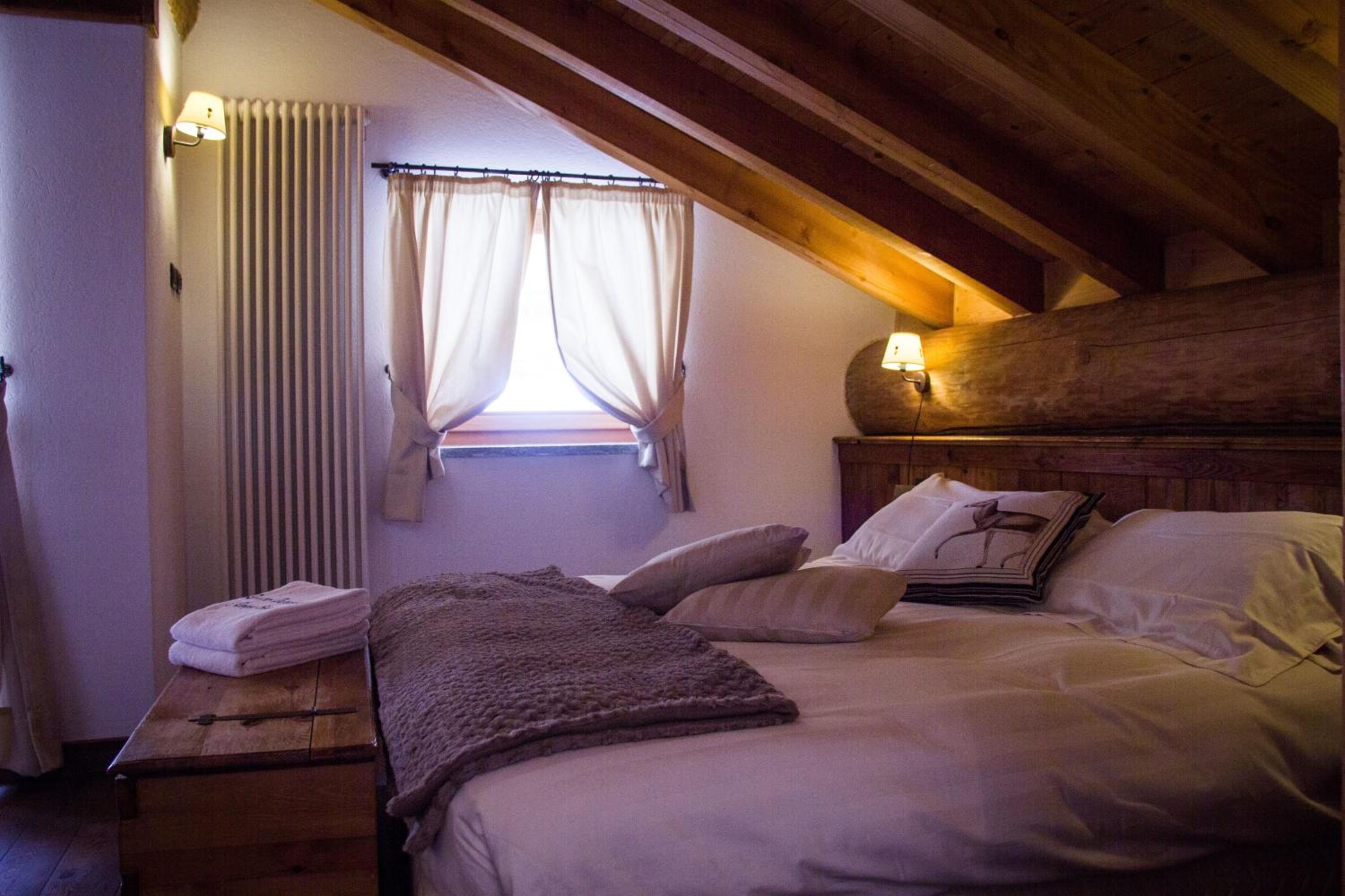 Double or Twin Room with Balcony - Photo 3