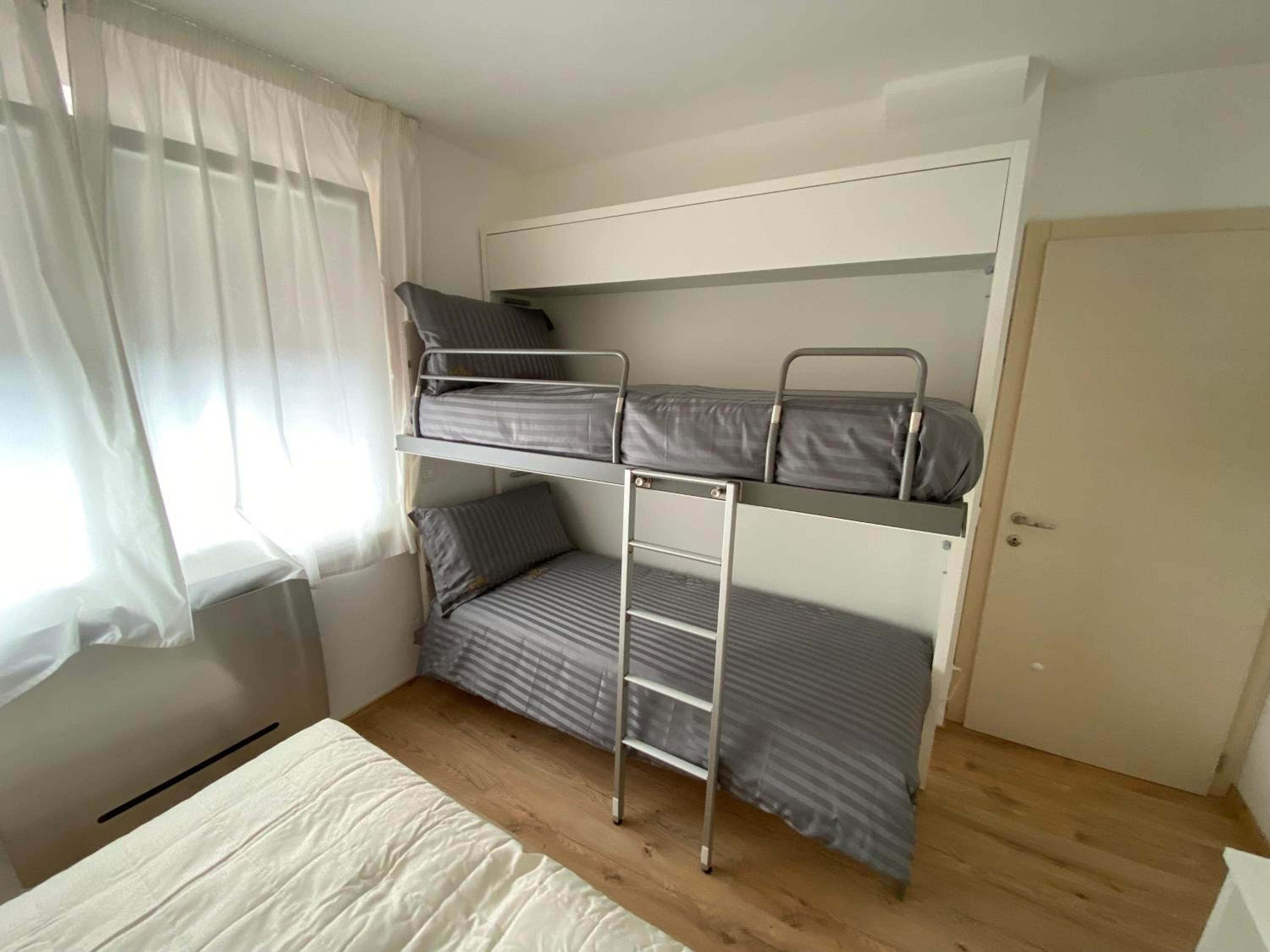 One-Bedroom Apartment photo 1