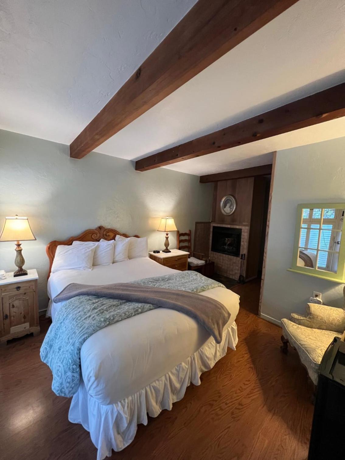 Queen Room photo 1