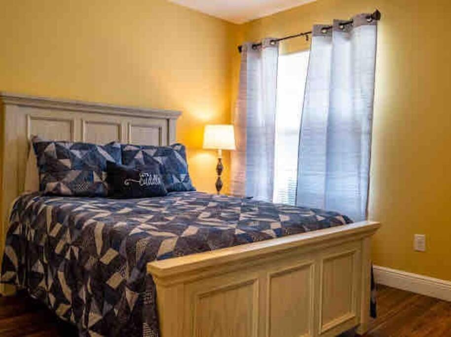 Three-Bedroom House photo 2