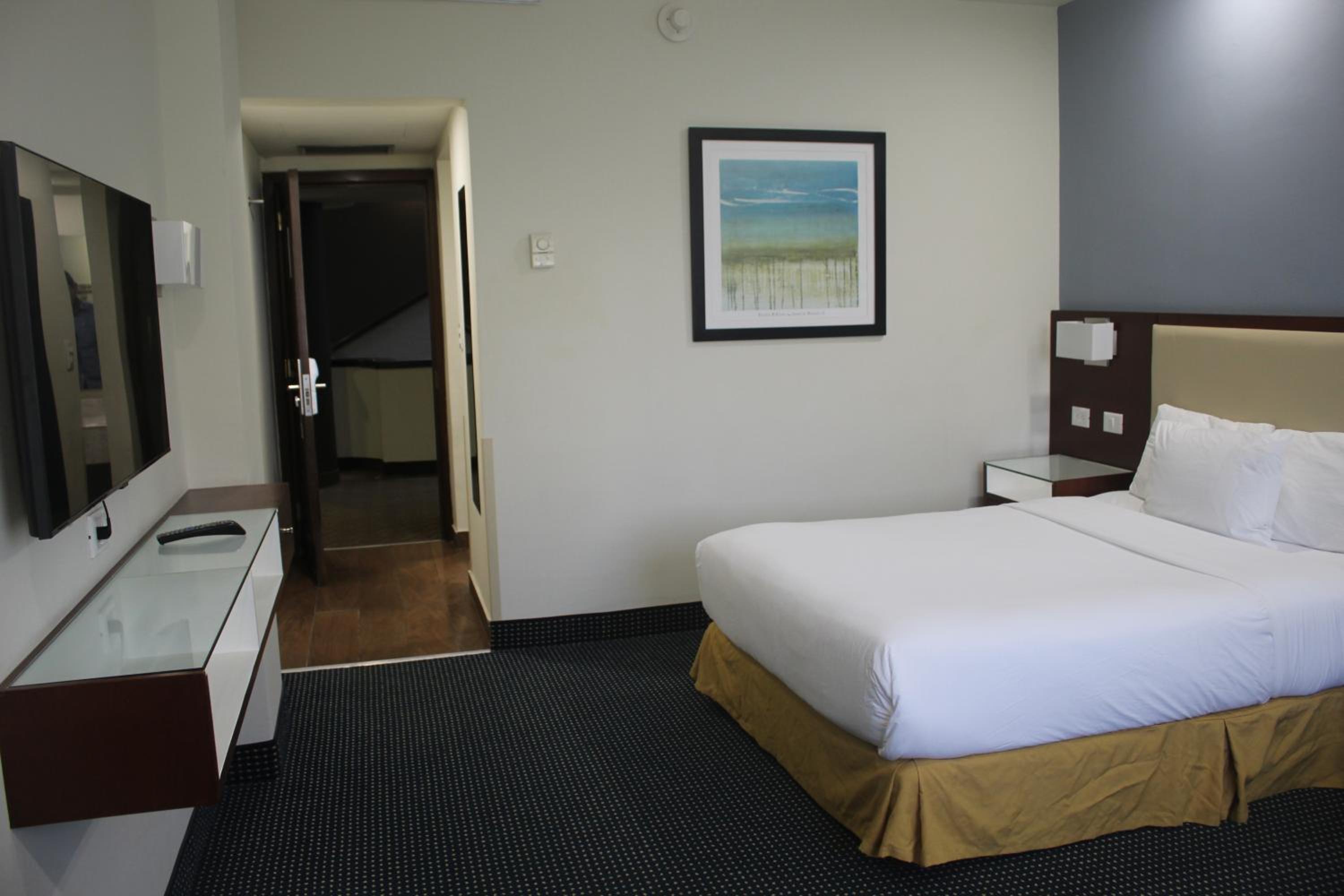 Double Room - Non-Smoking  - Photo 10