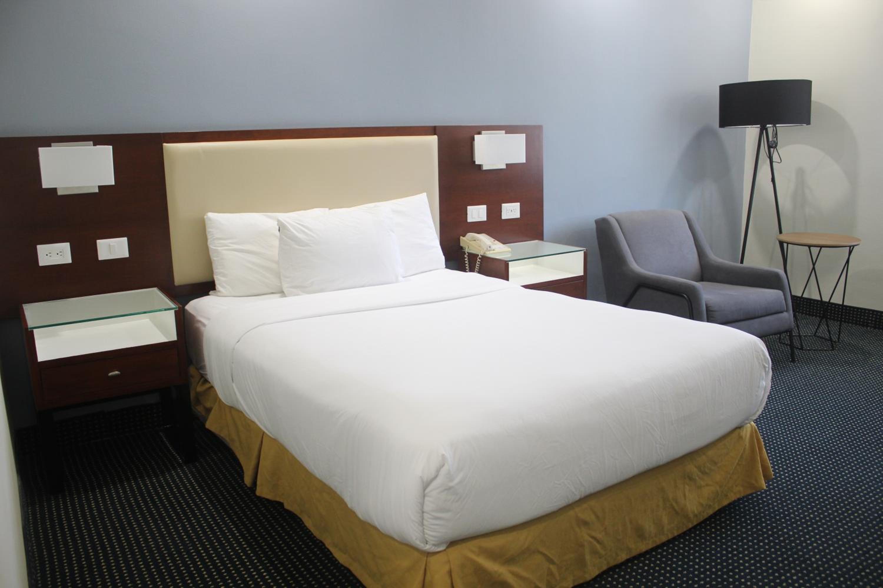 Double Room - Non-Smoking  - Photo 2