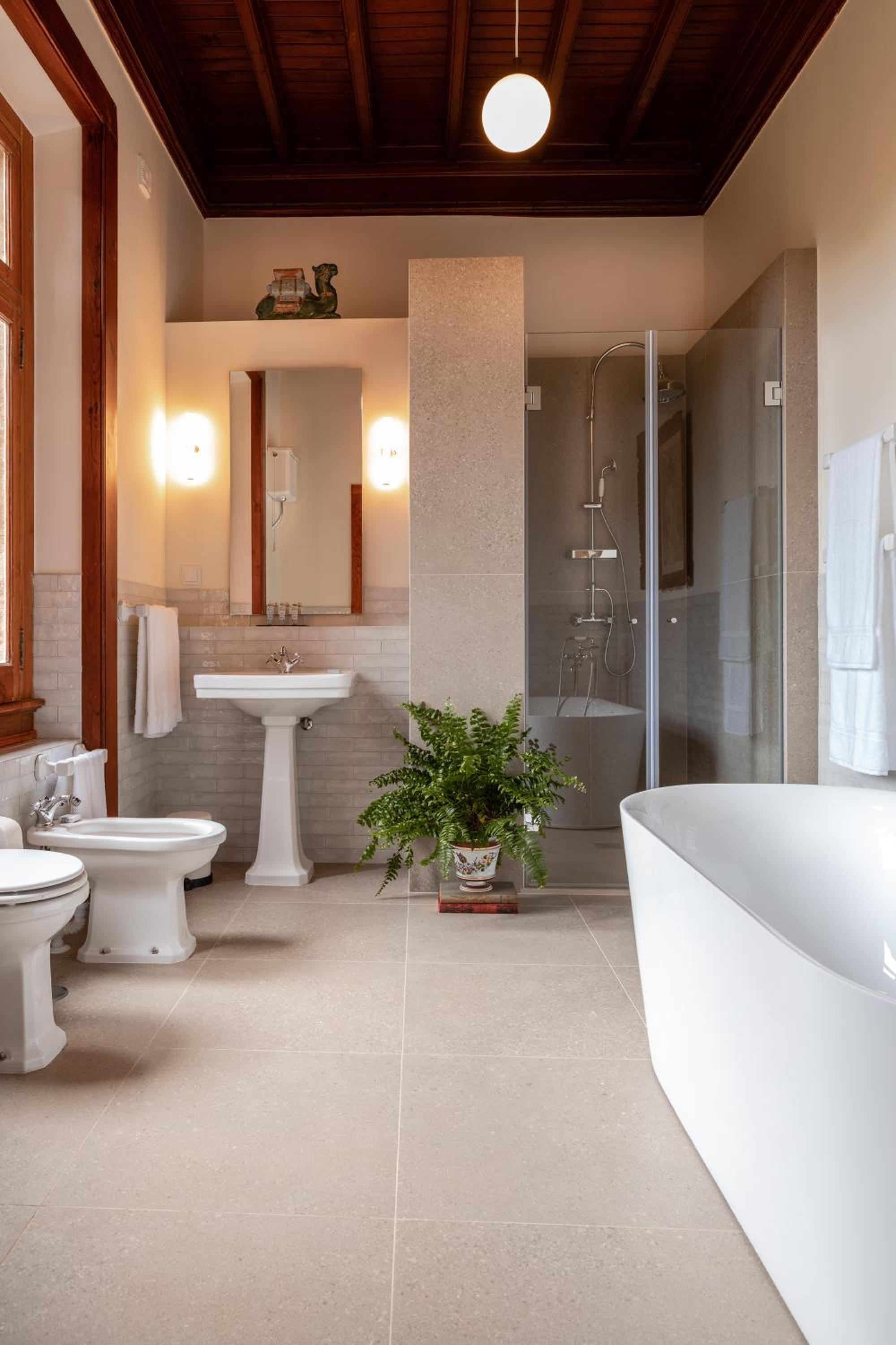 Superior Queen Suite with Garden View photo 3