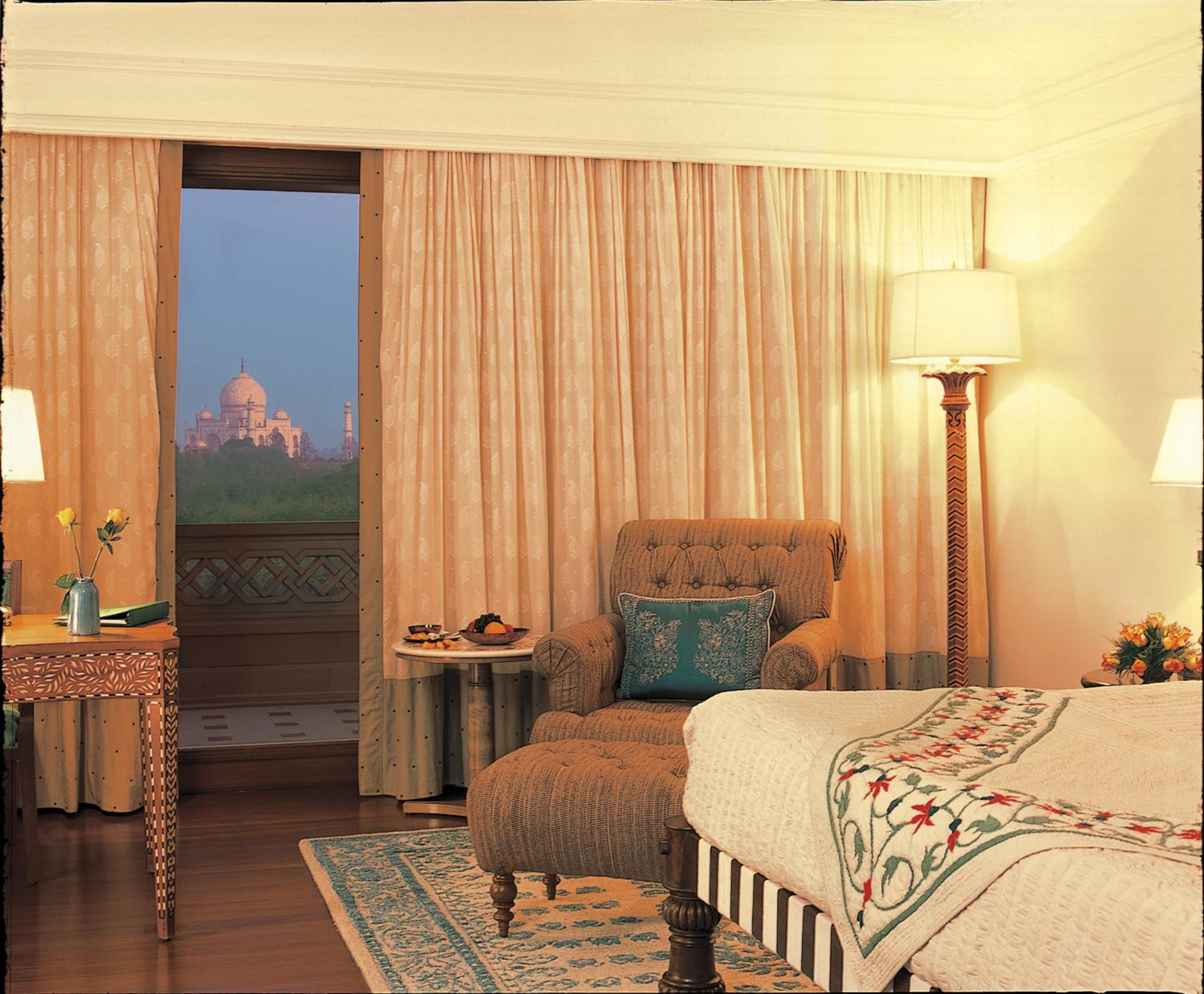 Premier Room With Balcony And Taj Mahal View