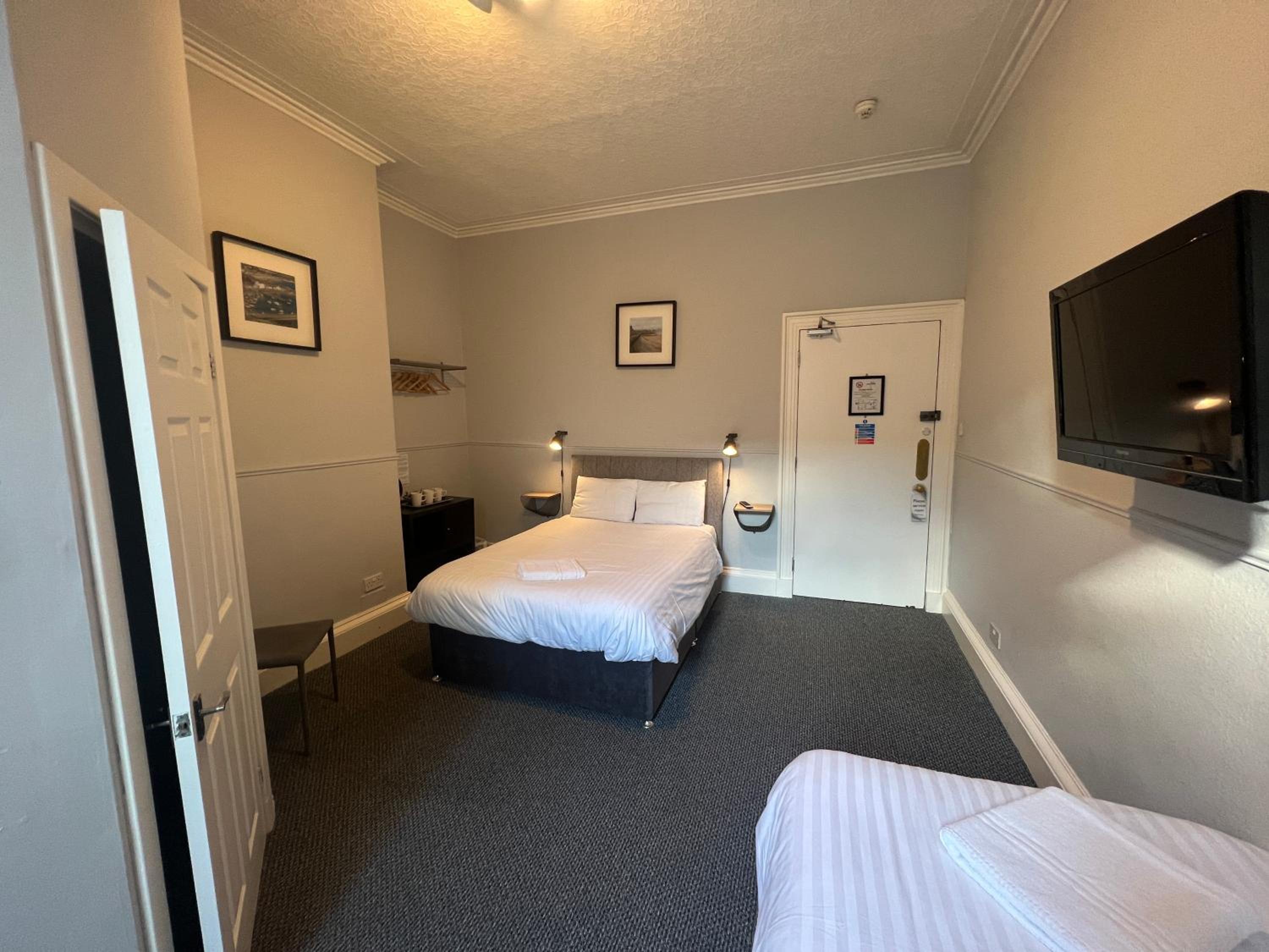 Double or Twin Room - Photo 2