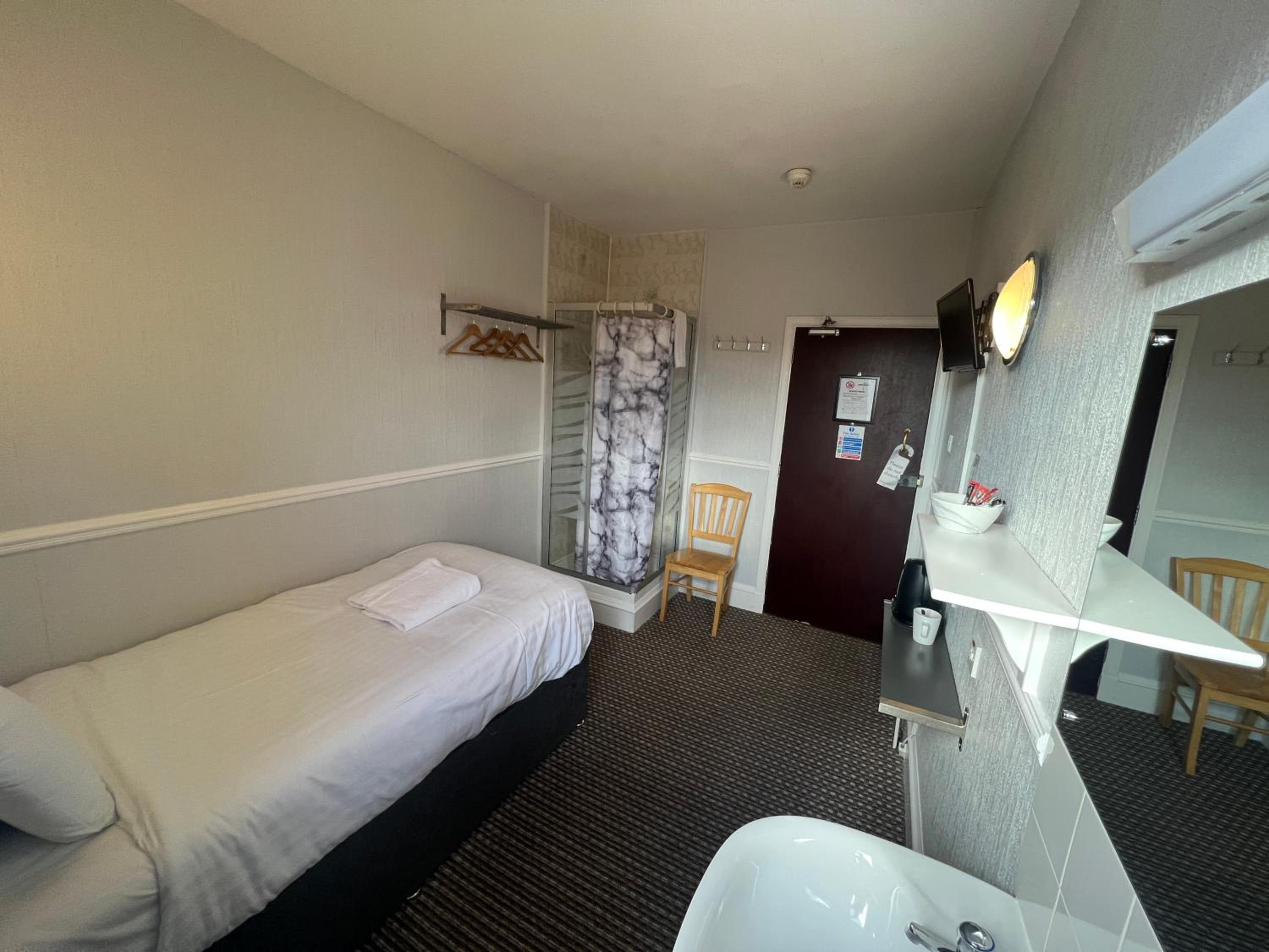 Single Room with Shared Toilet photo 3