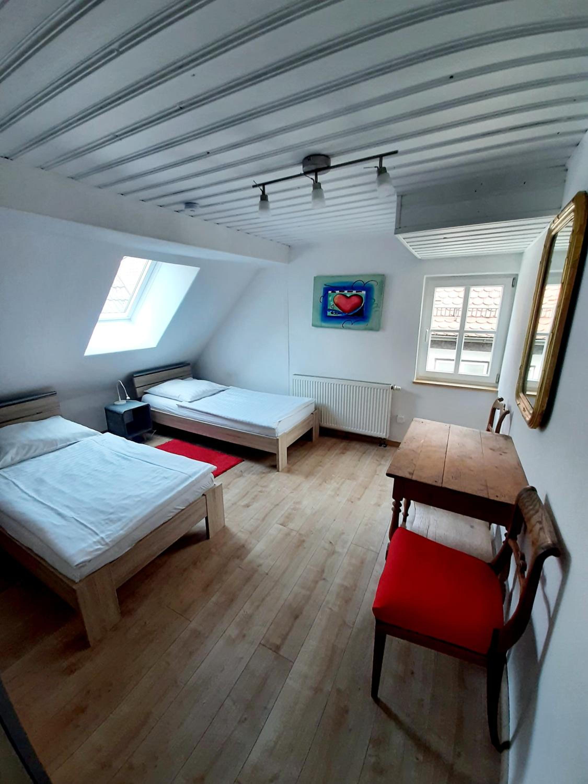 Five-Bedroom House photo 1