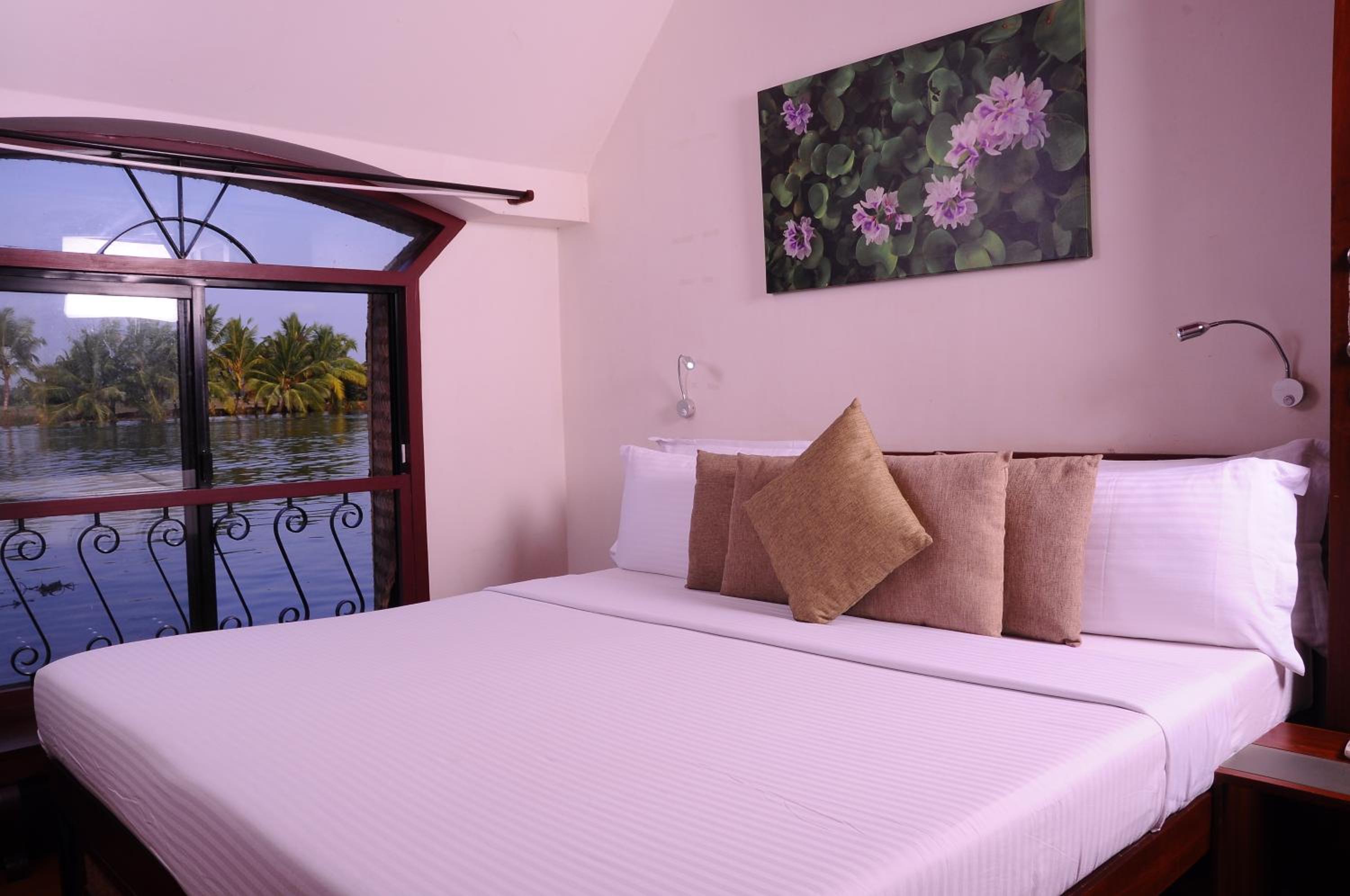 One Bedroom Houseboat CH