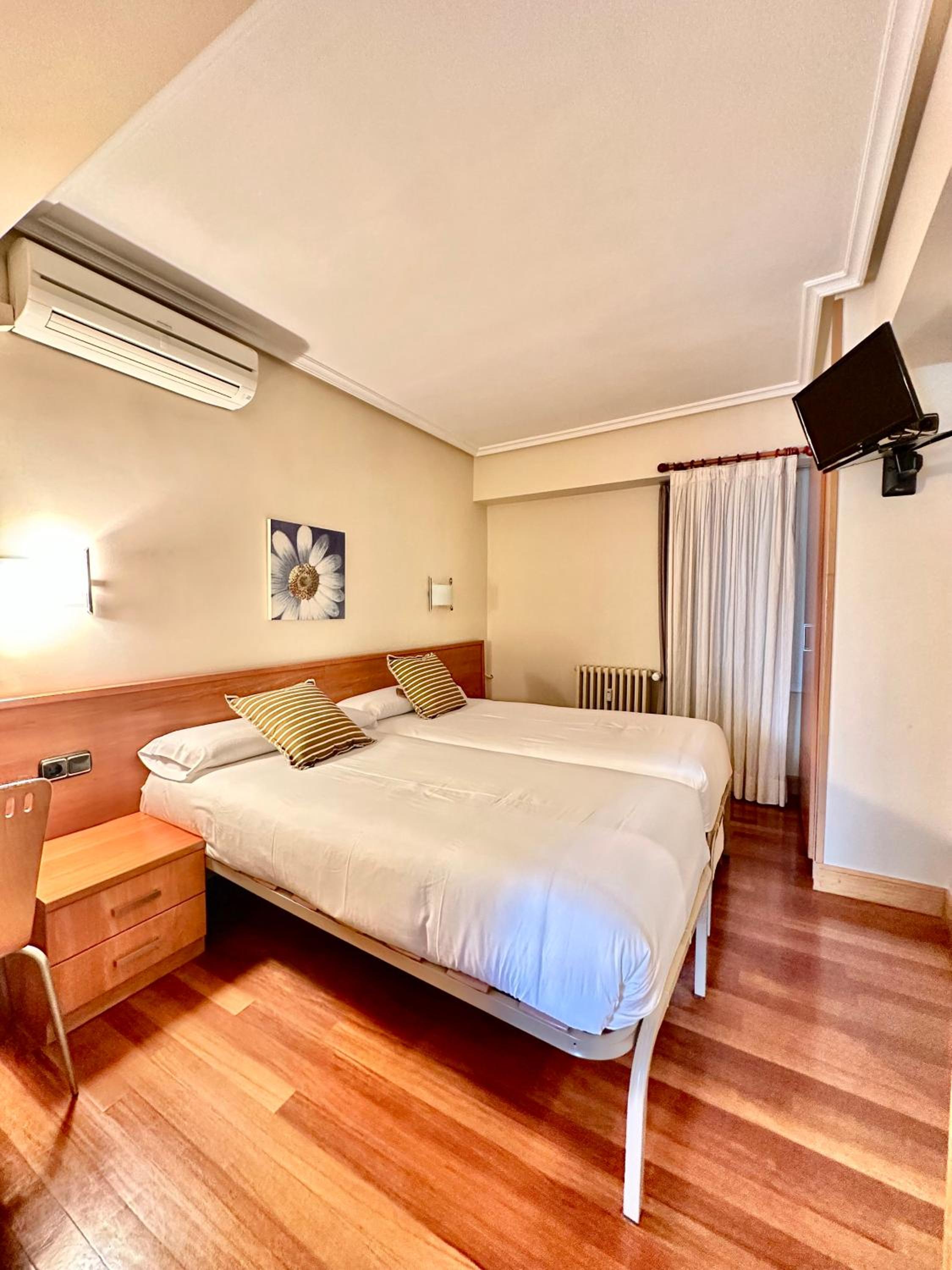 Habitación Estándar con Dos Camas Individuales