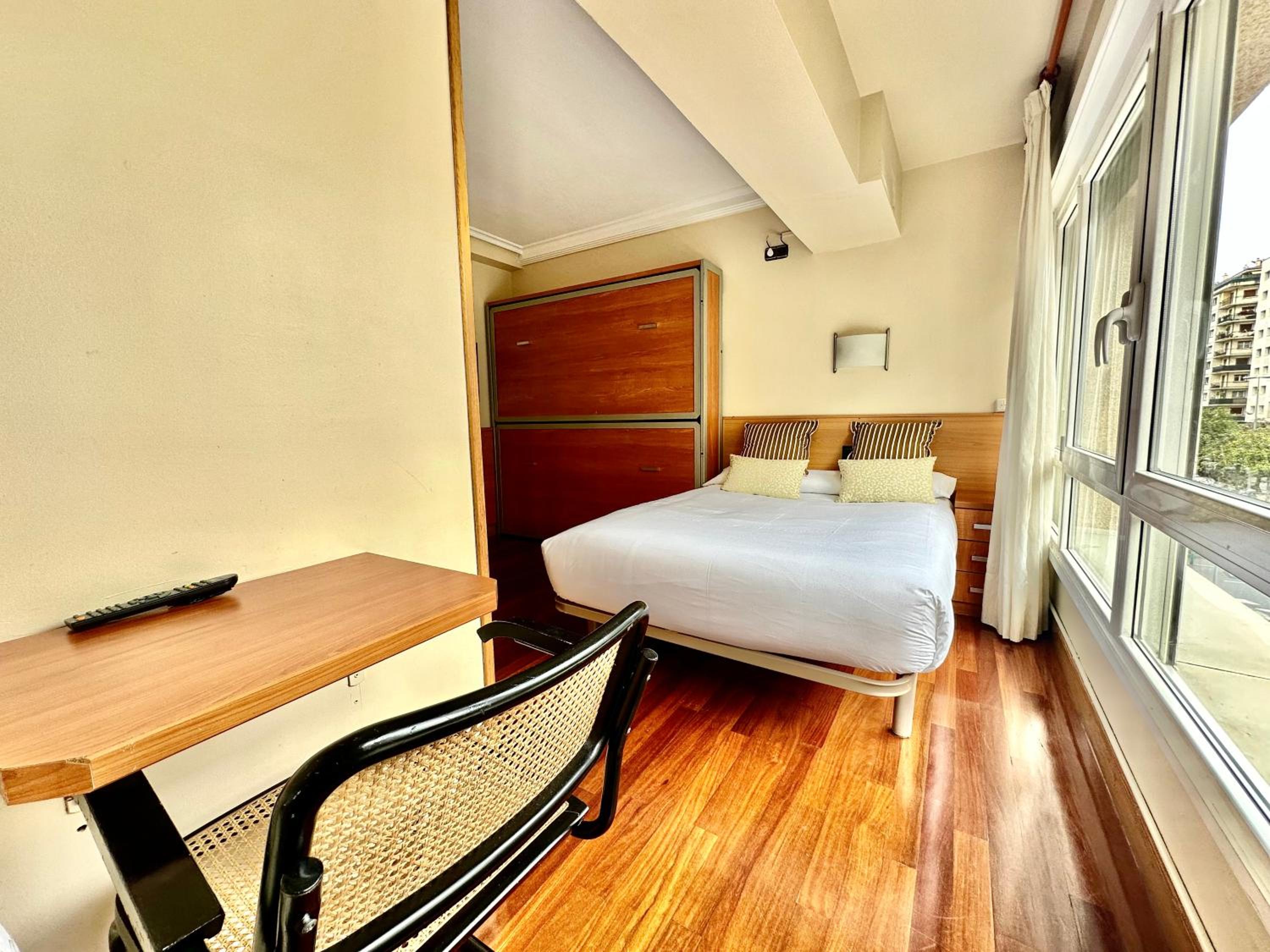Quadruple Room with Private Bathroom - Photo 2