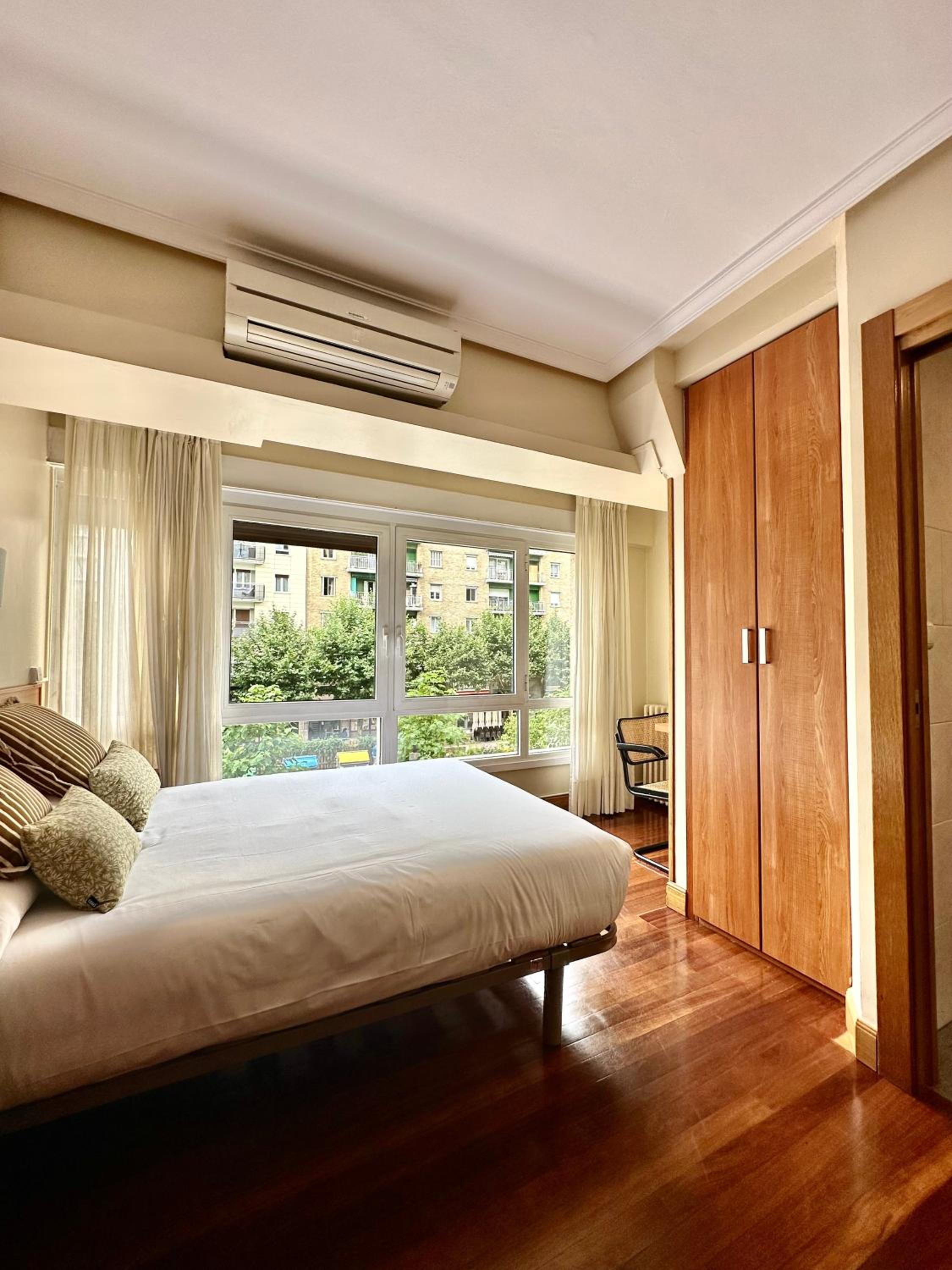 Quadruple Room with Private Bathroom - Photo 8