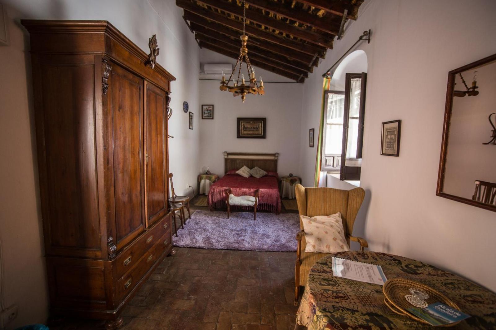 Double Room with Private Bathroom - Photo 14