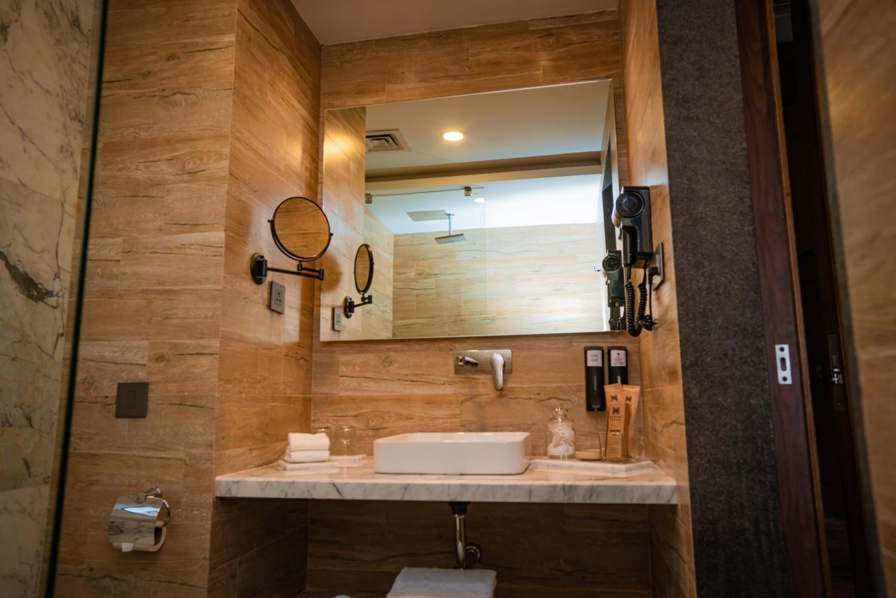 Deluxe Twin Room - Photo 10