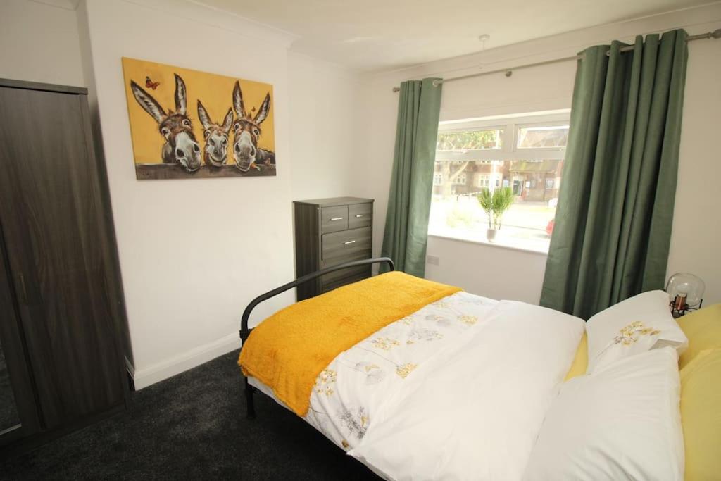 Three-Bedroom House photo 2