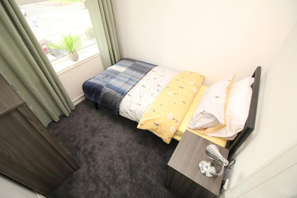 Three-Bedroom House photo 3