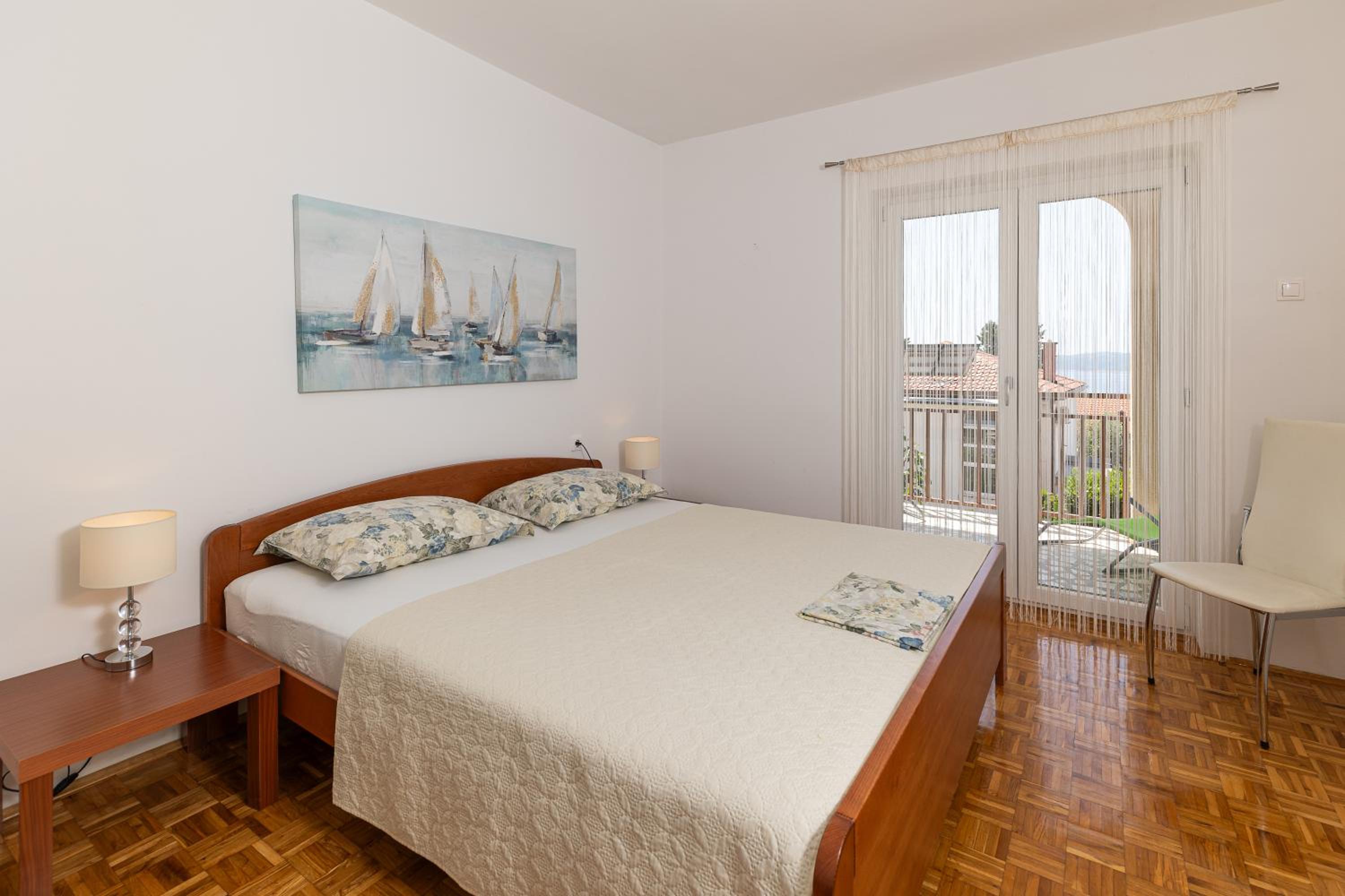 Two-Bedroom Apartment with Balcony photo 3