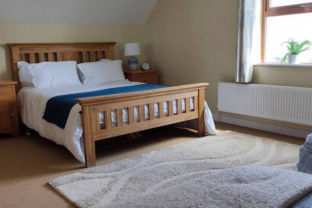 Five-Bedroom House photo 3