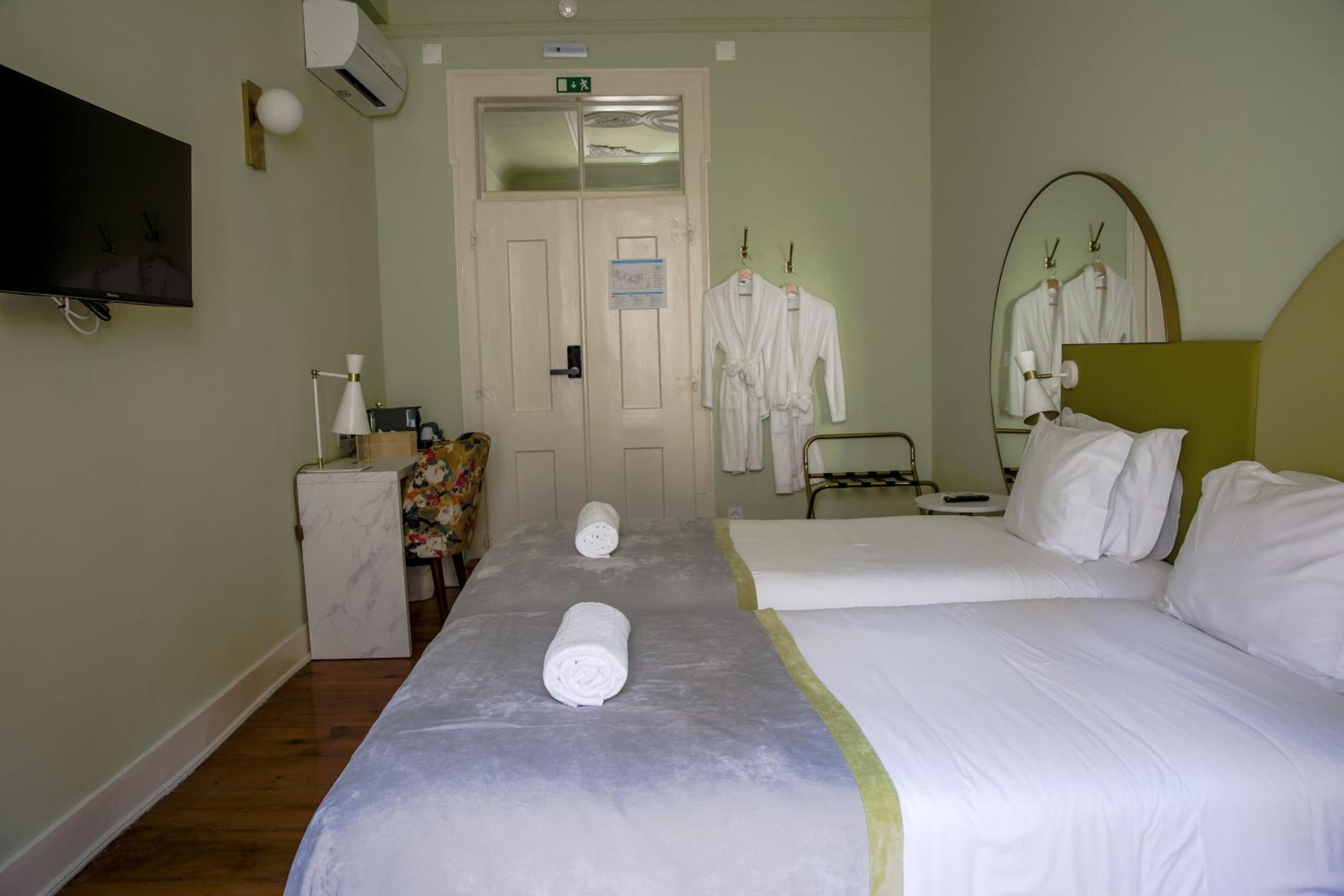 Twin Room with Private External Bathroom photo 1