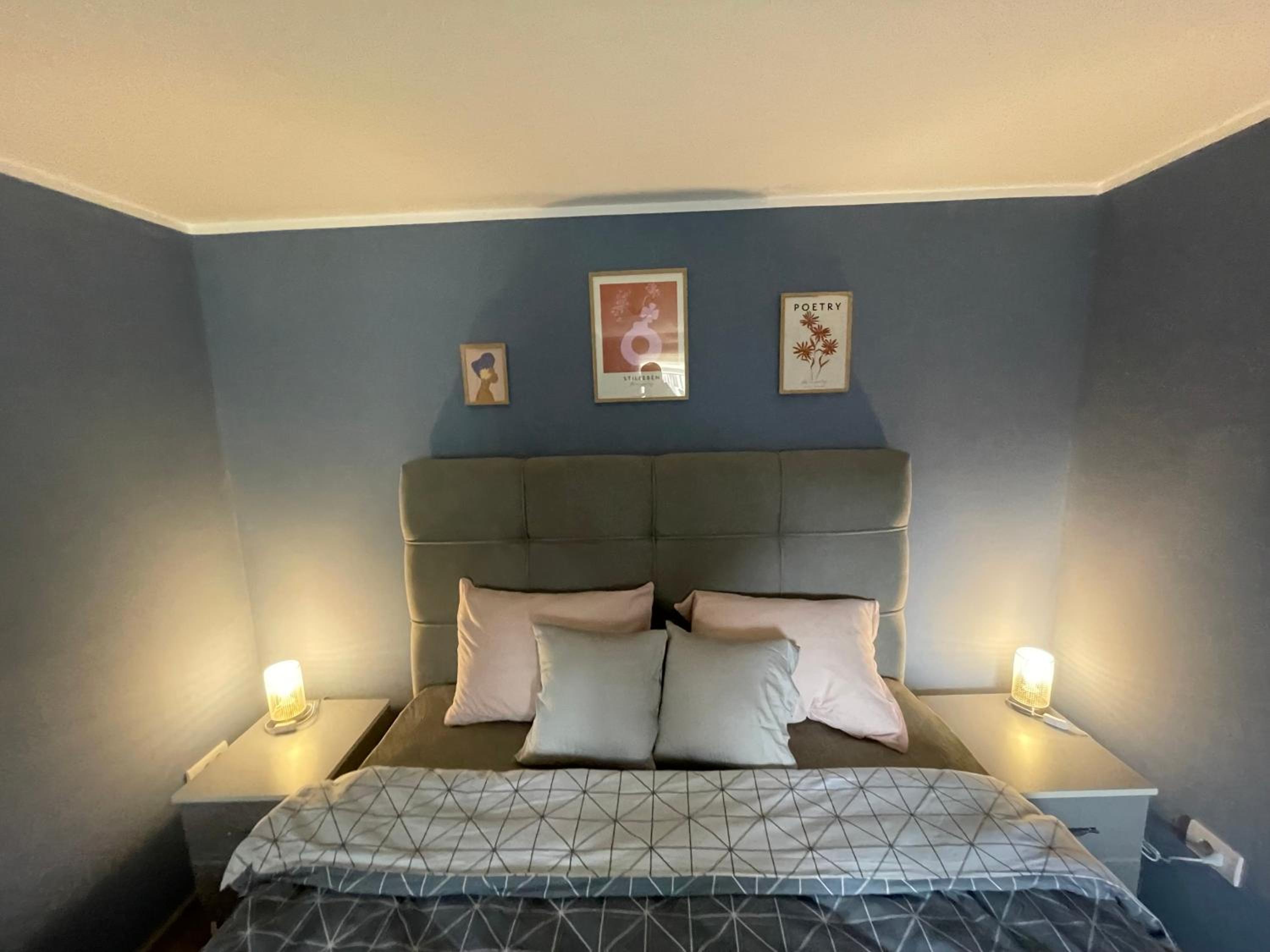 One-Bedroom Apartment photo 1