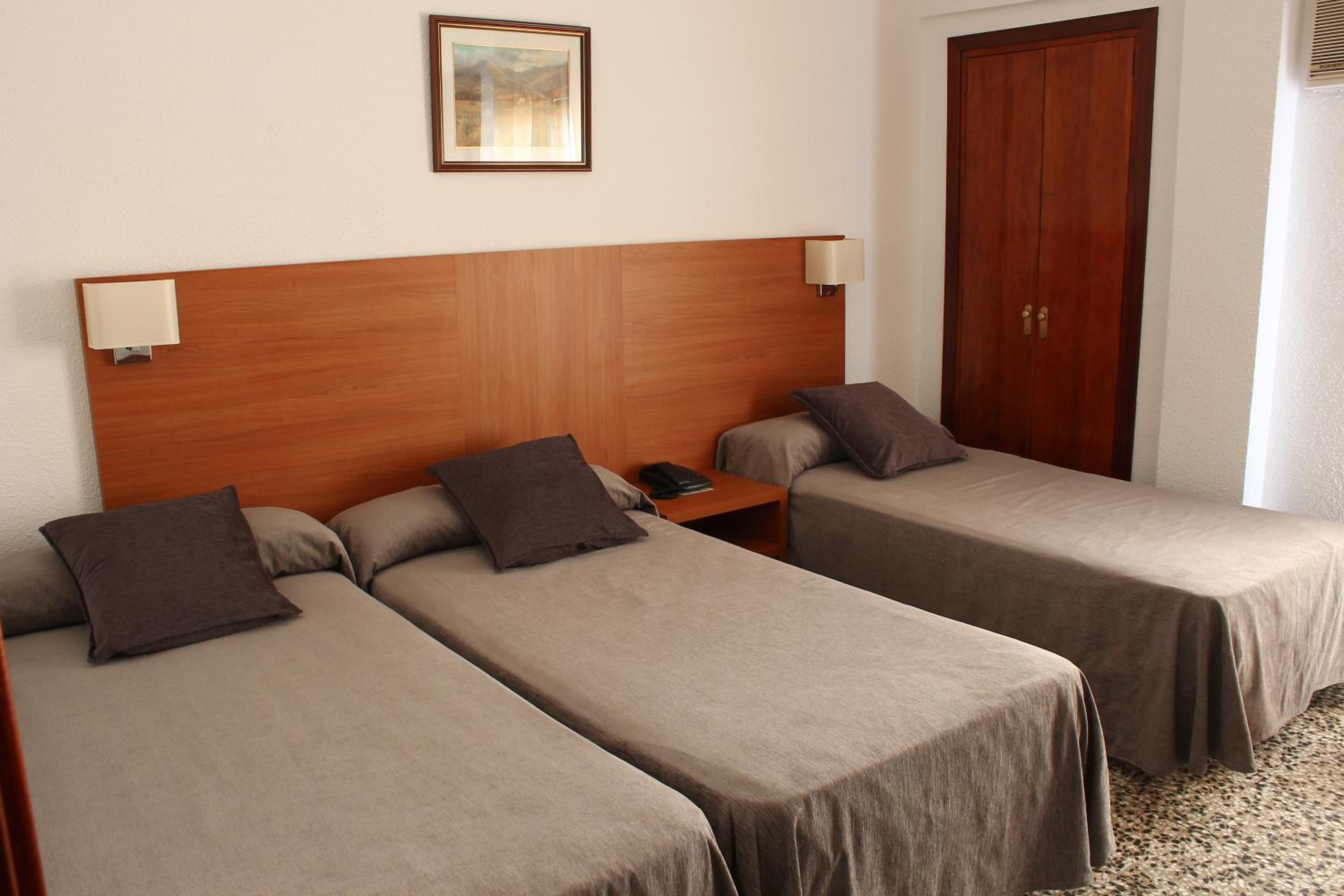 Habitación Doble o con Dos Camas con Cama Extra (2 Adultos + 1 Niño)