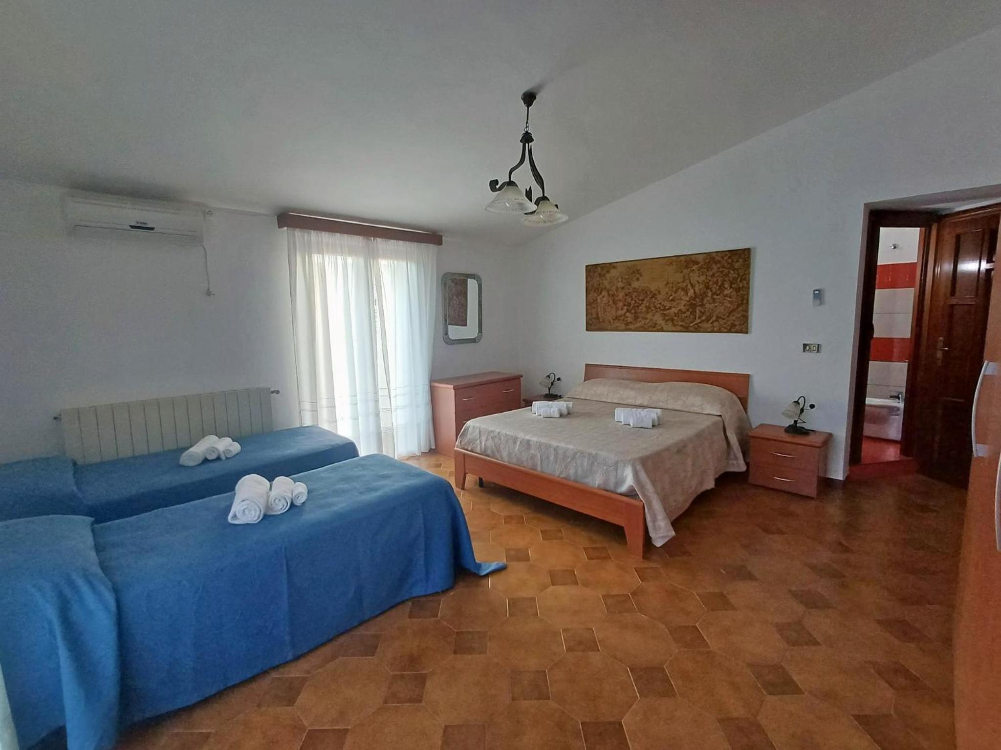 Large Double Room photo 3