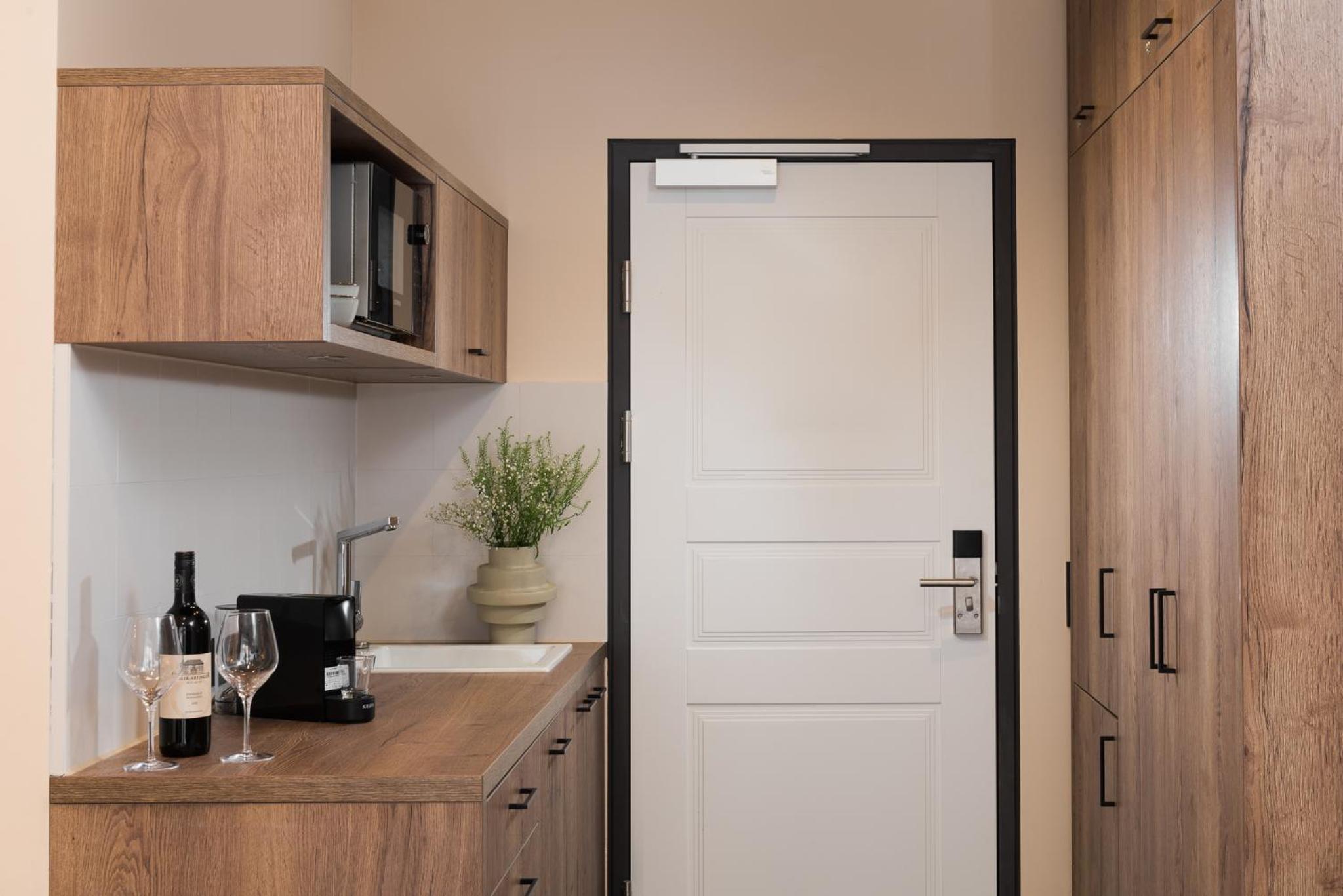 Studio Apartment - Photo 3