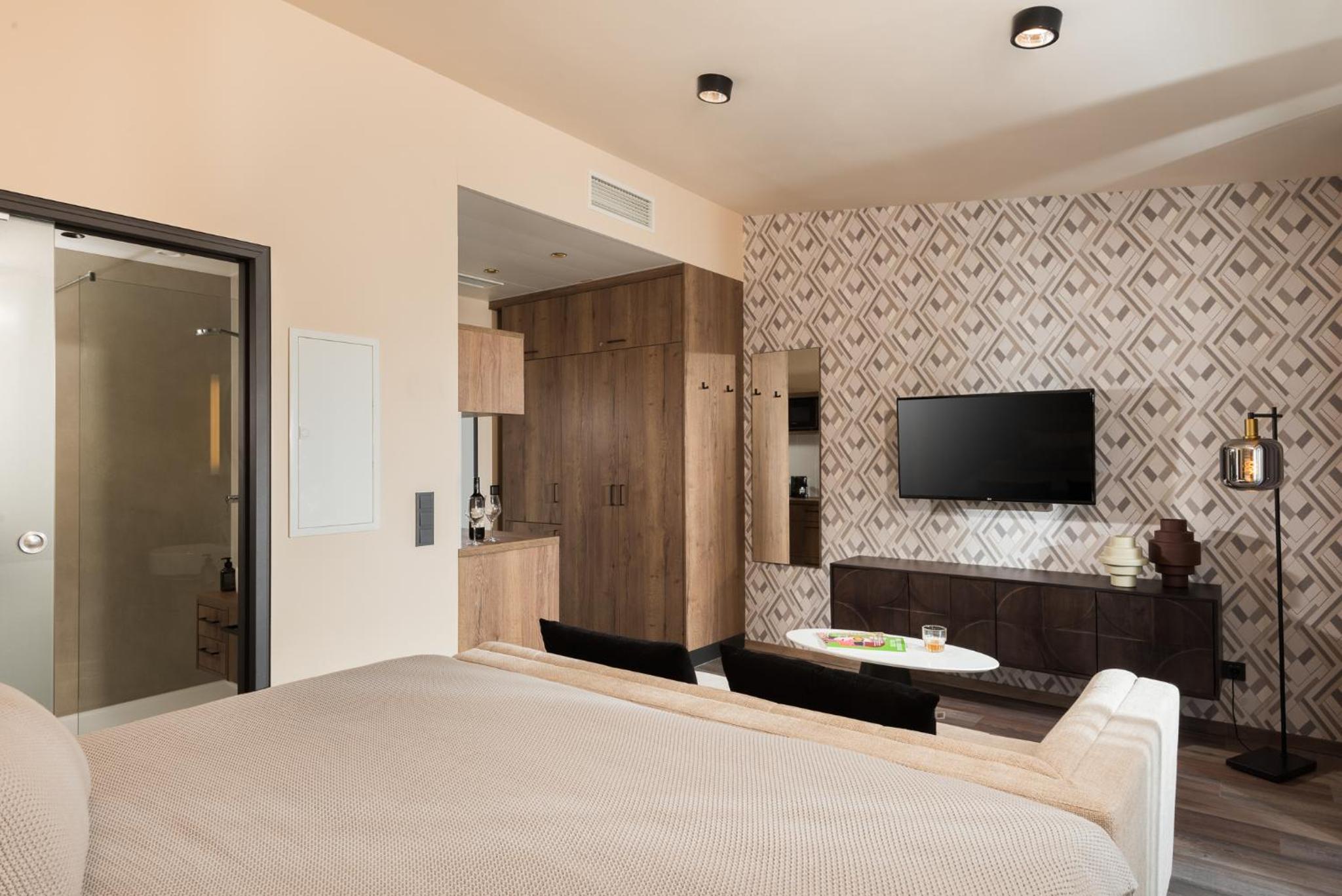 Studio Apartment - Photo 2