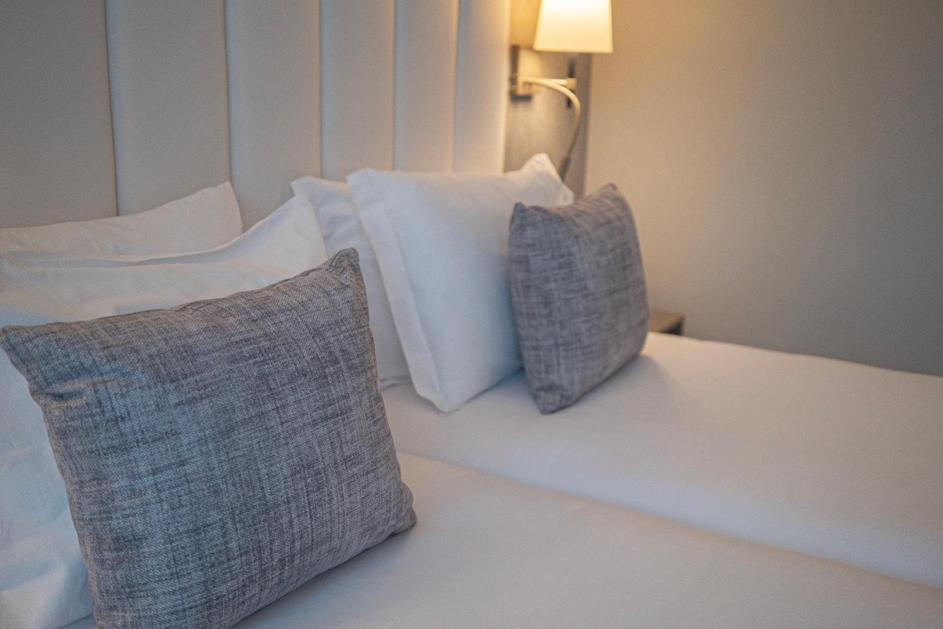 Deluxe Double or Twin Room - Photo 4