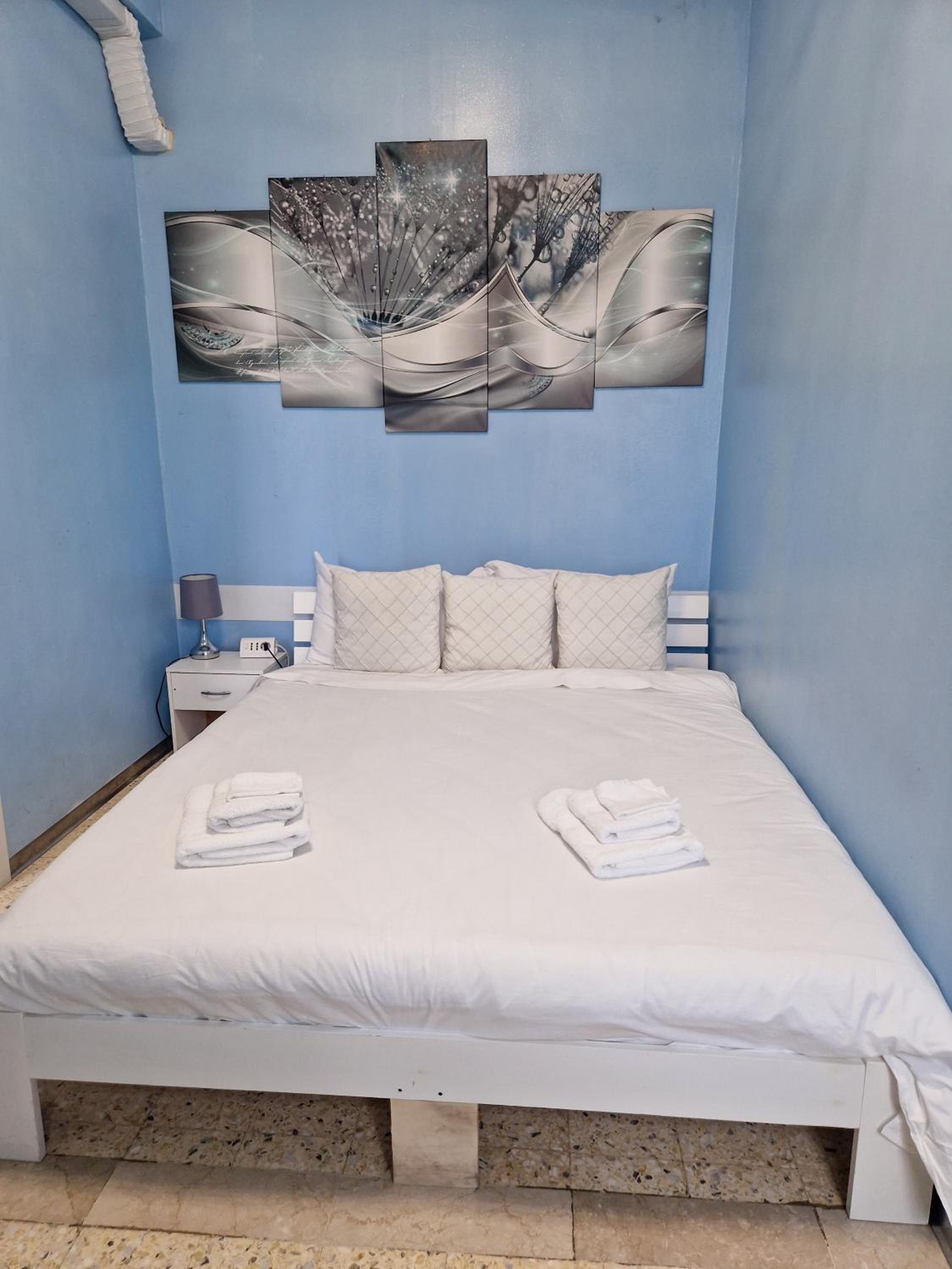 Two-Bedroom Apartment - Photo 9