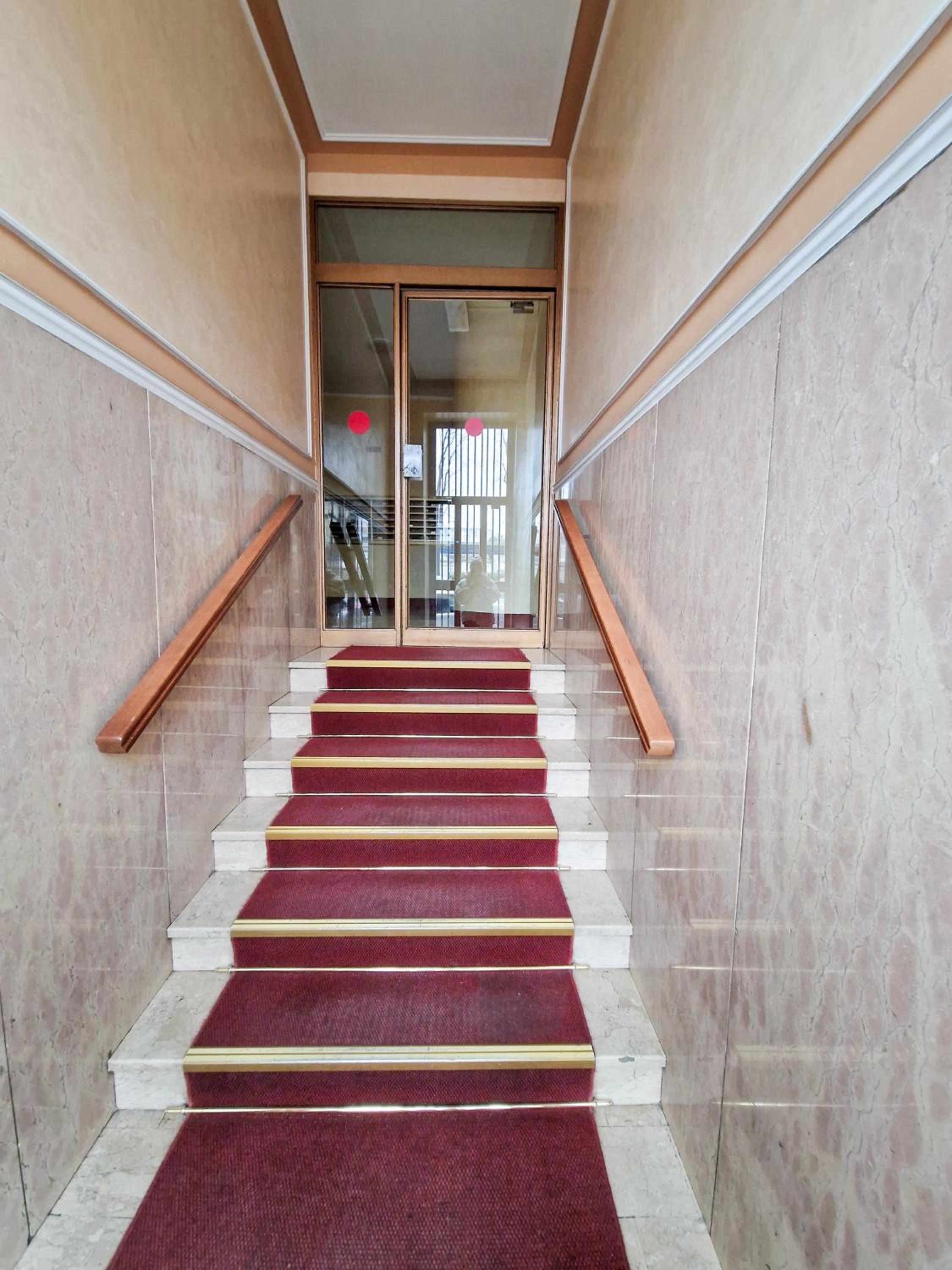 Two-Bedroom Apartment - Photo 2