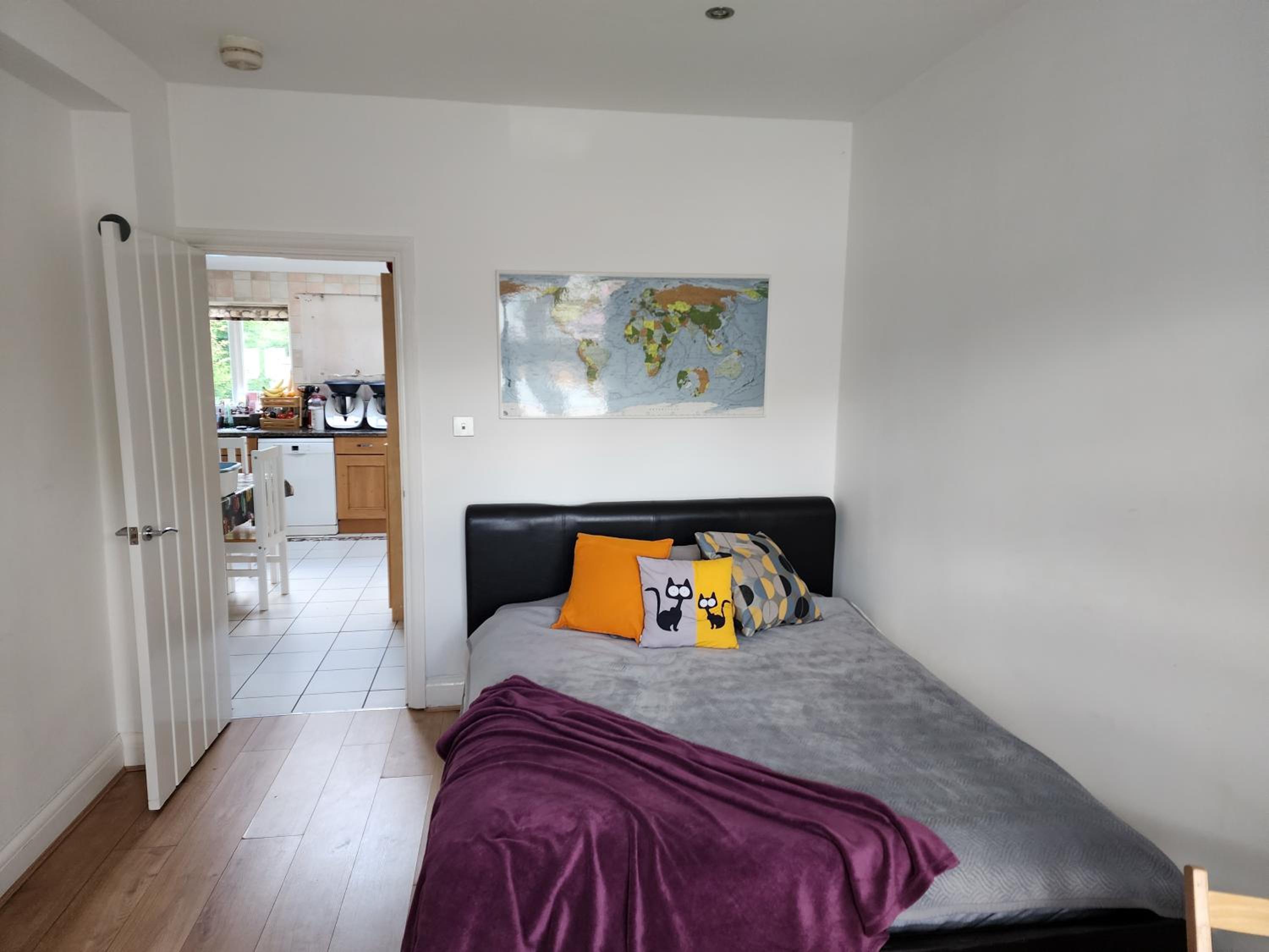 Large Double Room photo 1