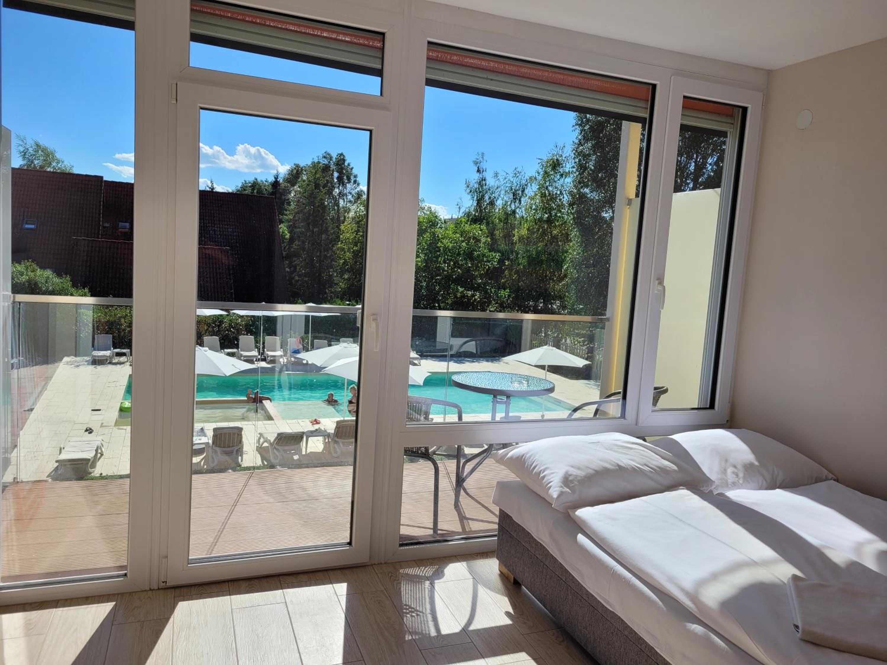Twin Room with Pool View photo 3