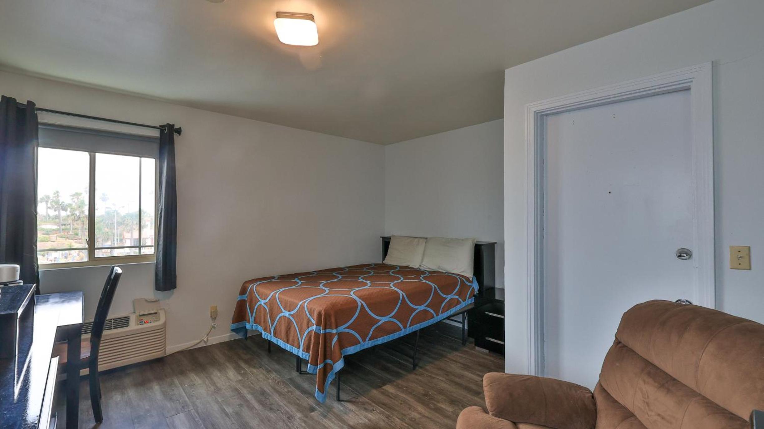 Queen Room - Photo 2