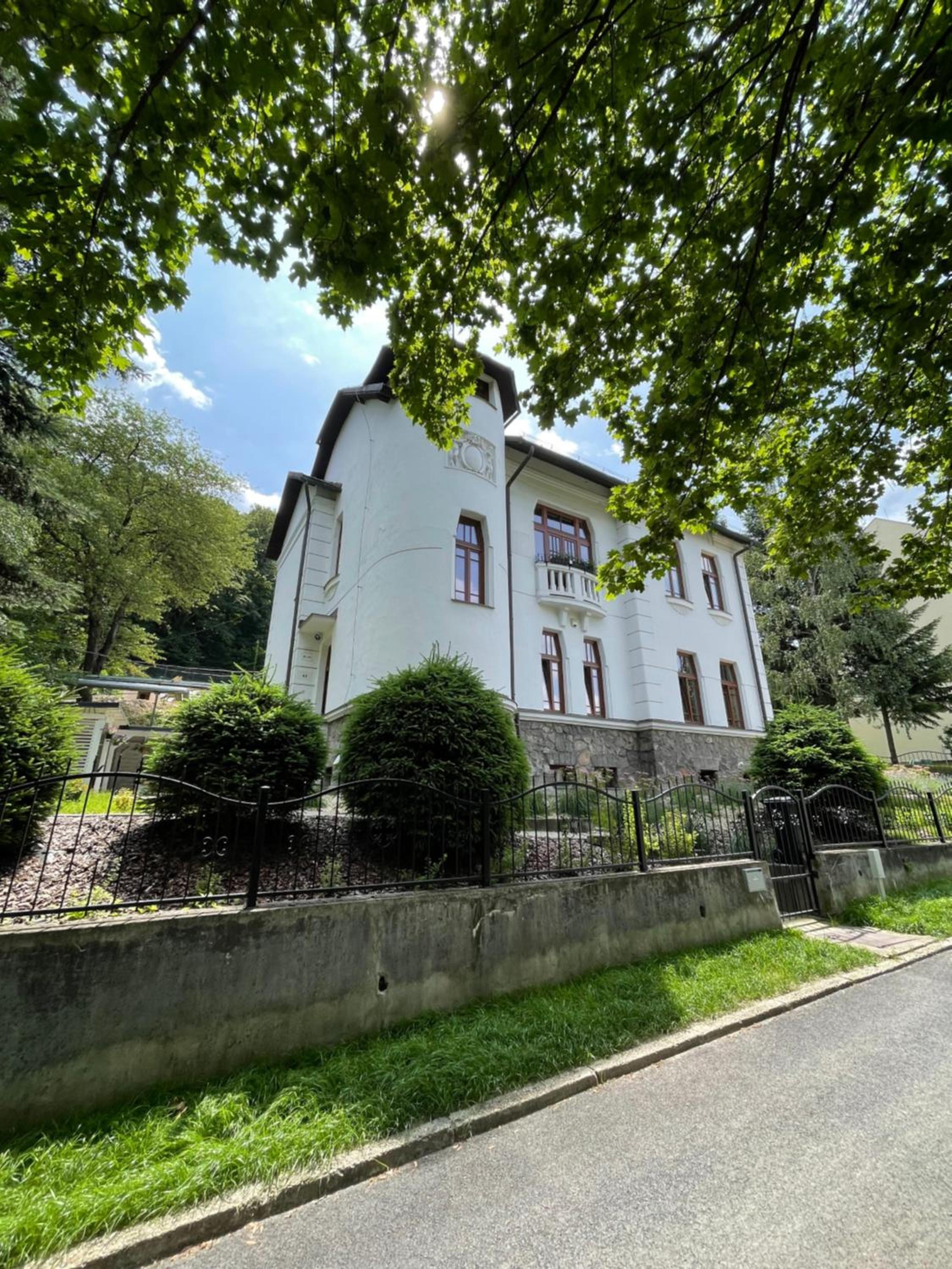 Villa photo 1