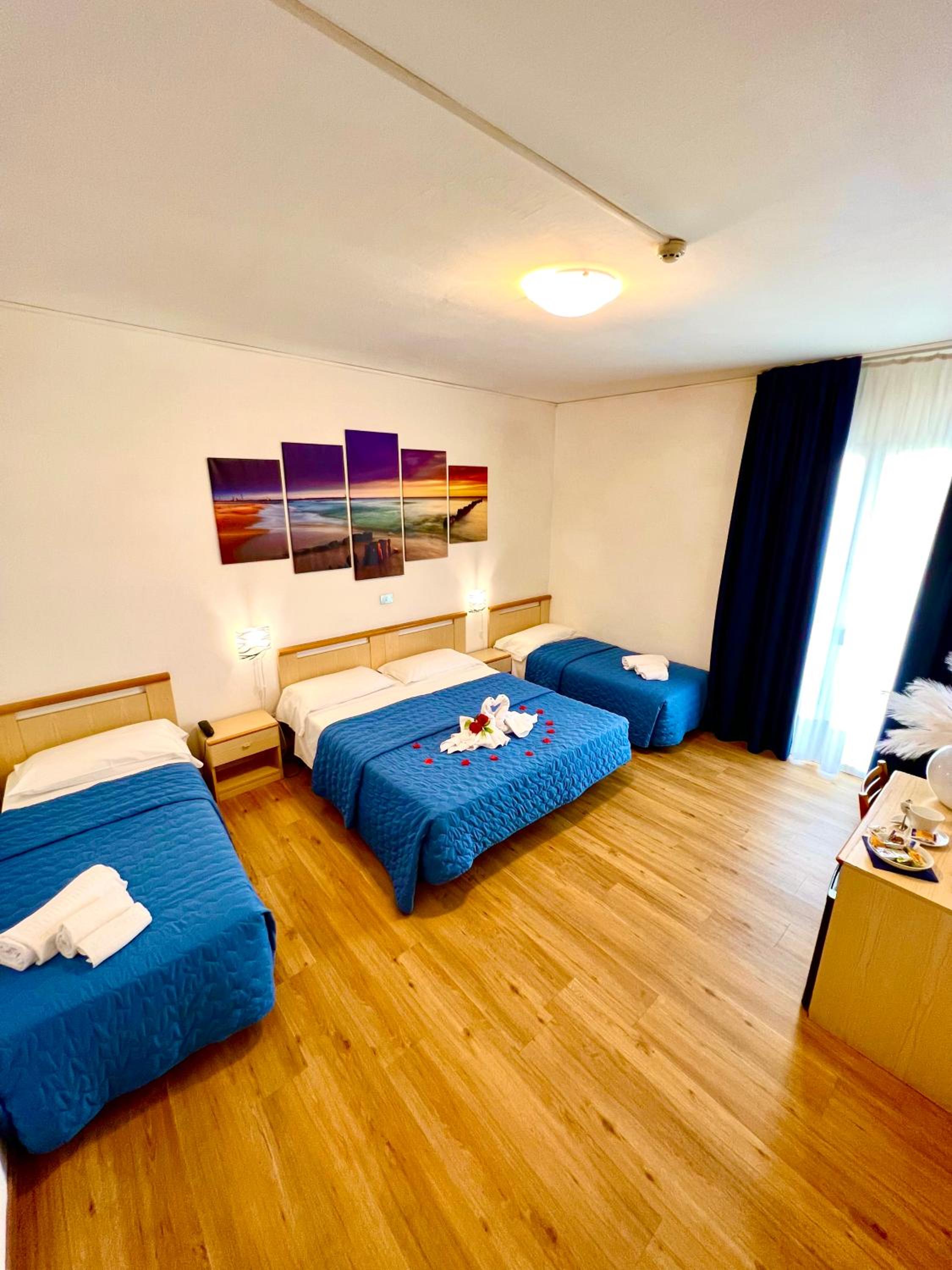 Quadruple Room with Parking - Photo 5