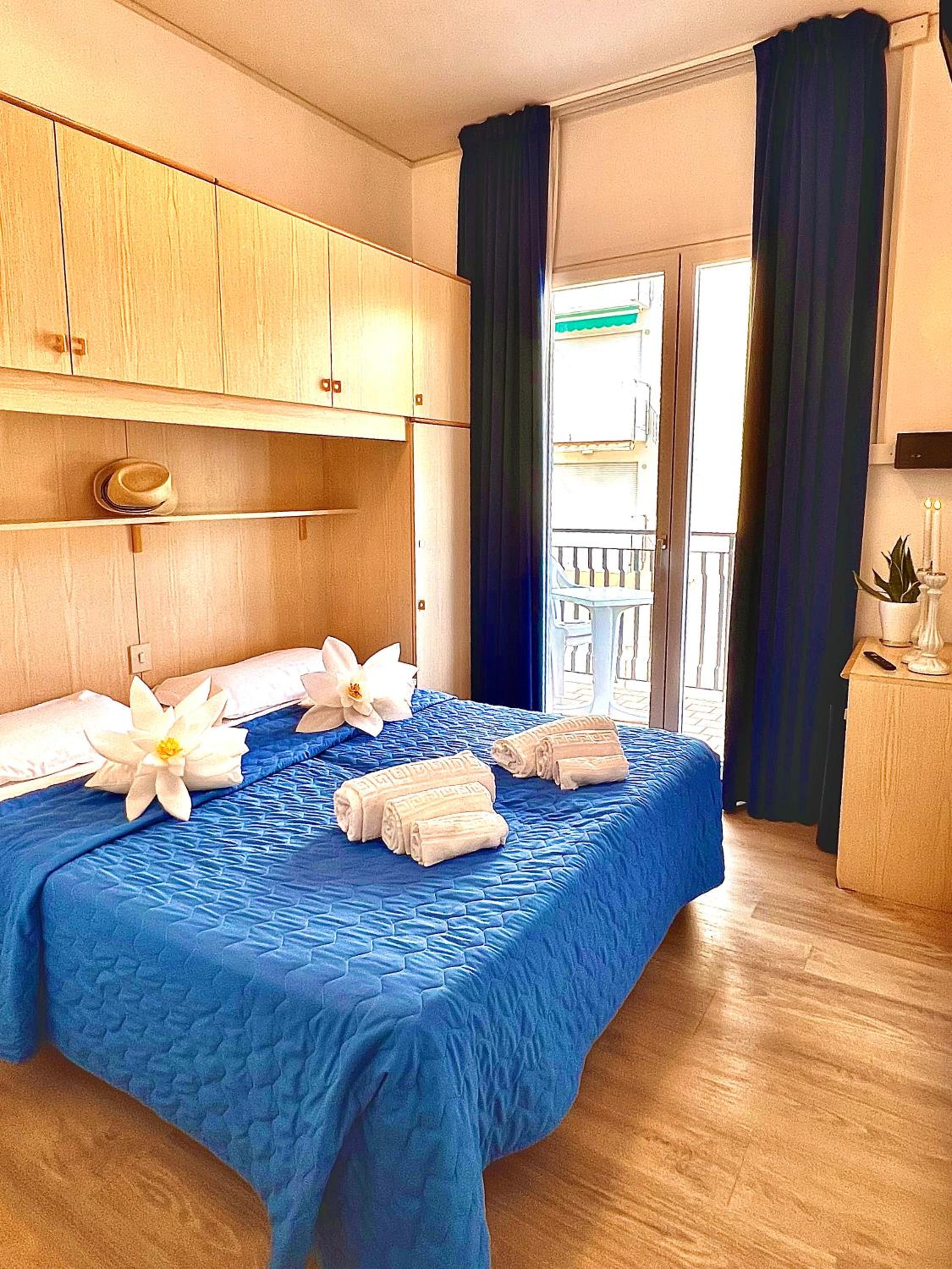 Small Double Room with Parking photo 3