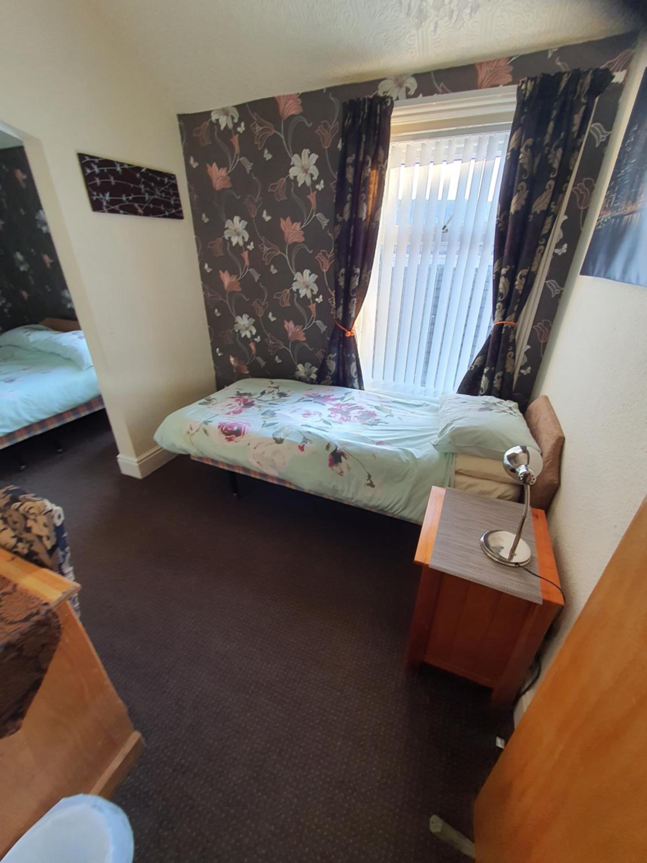 Triple Room - Photo 9