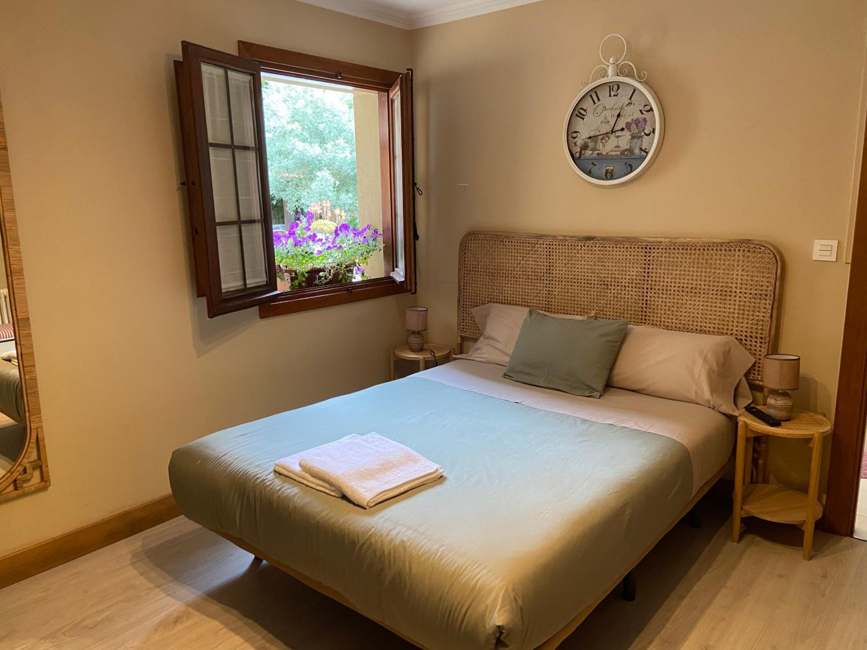 Triple Room with Bath - Photo 10