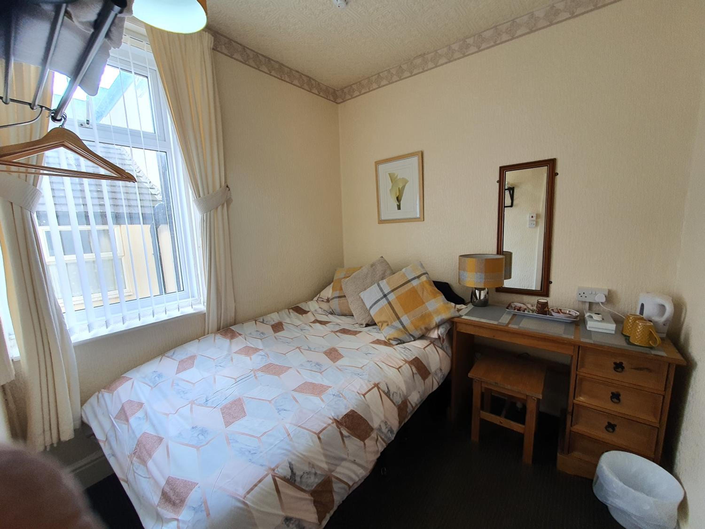 Double Room - Photo 15